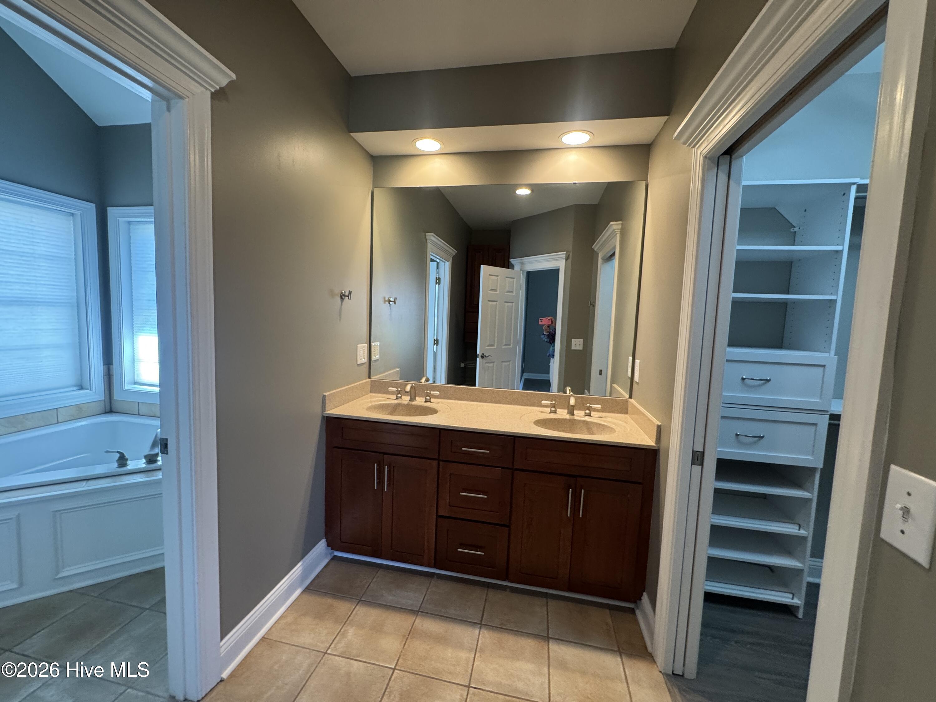 100567505 | Photo 24