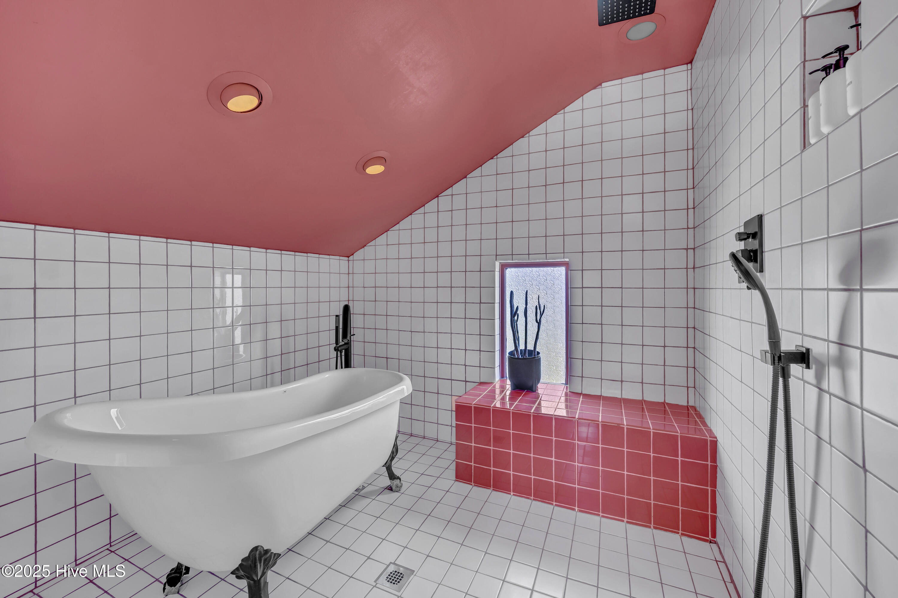 100531390 | Photo 28