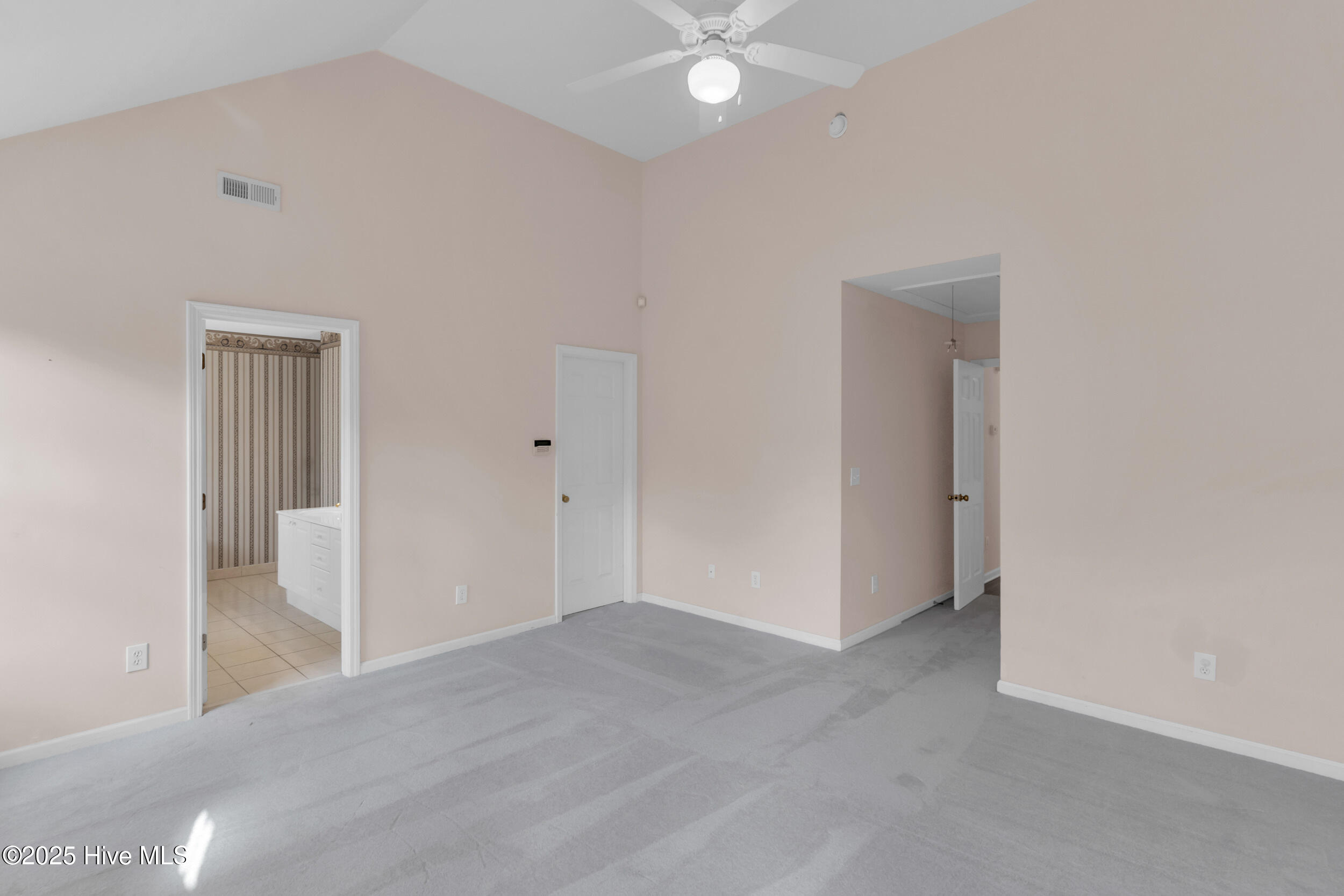 100540480 | Photo 25