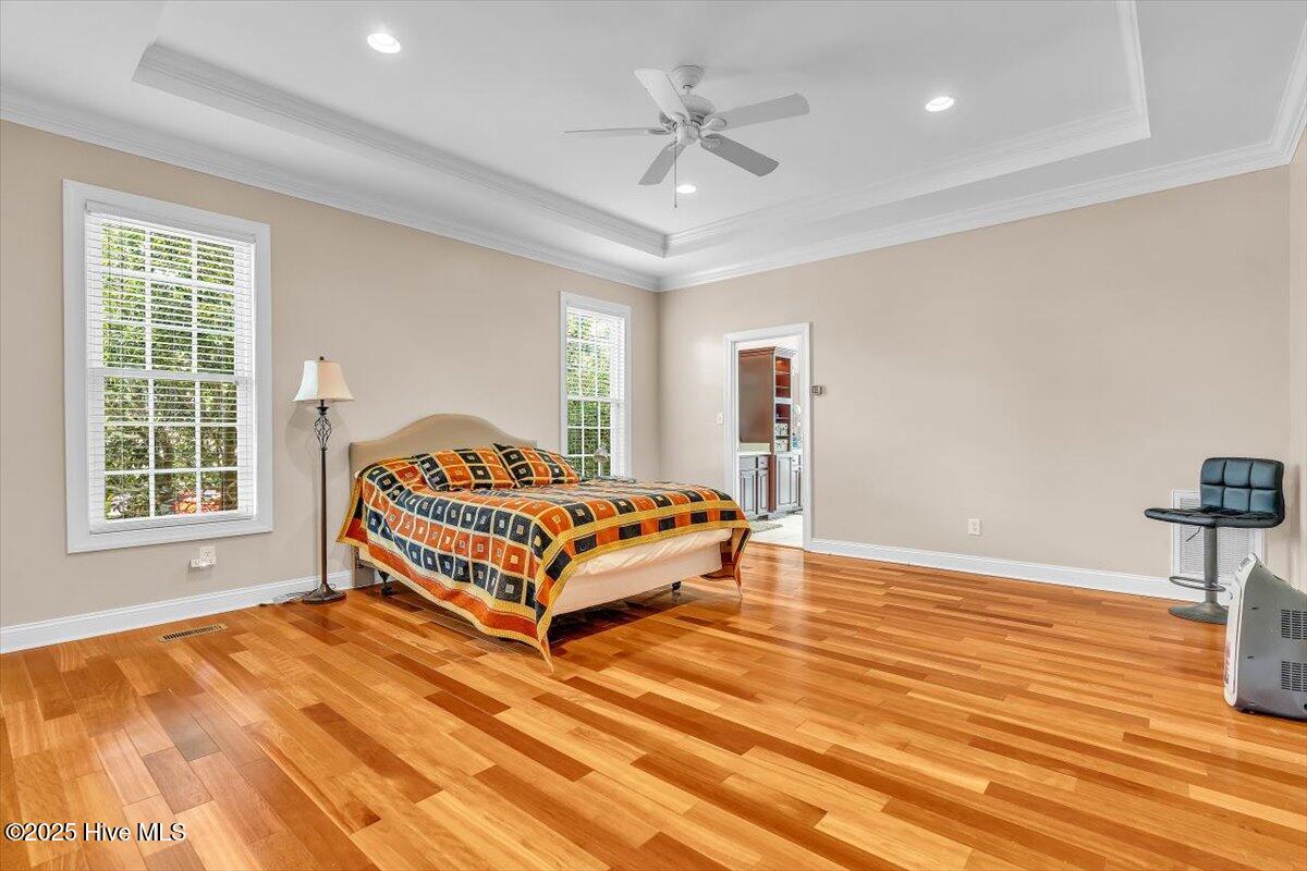 100534566 | Photo 47