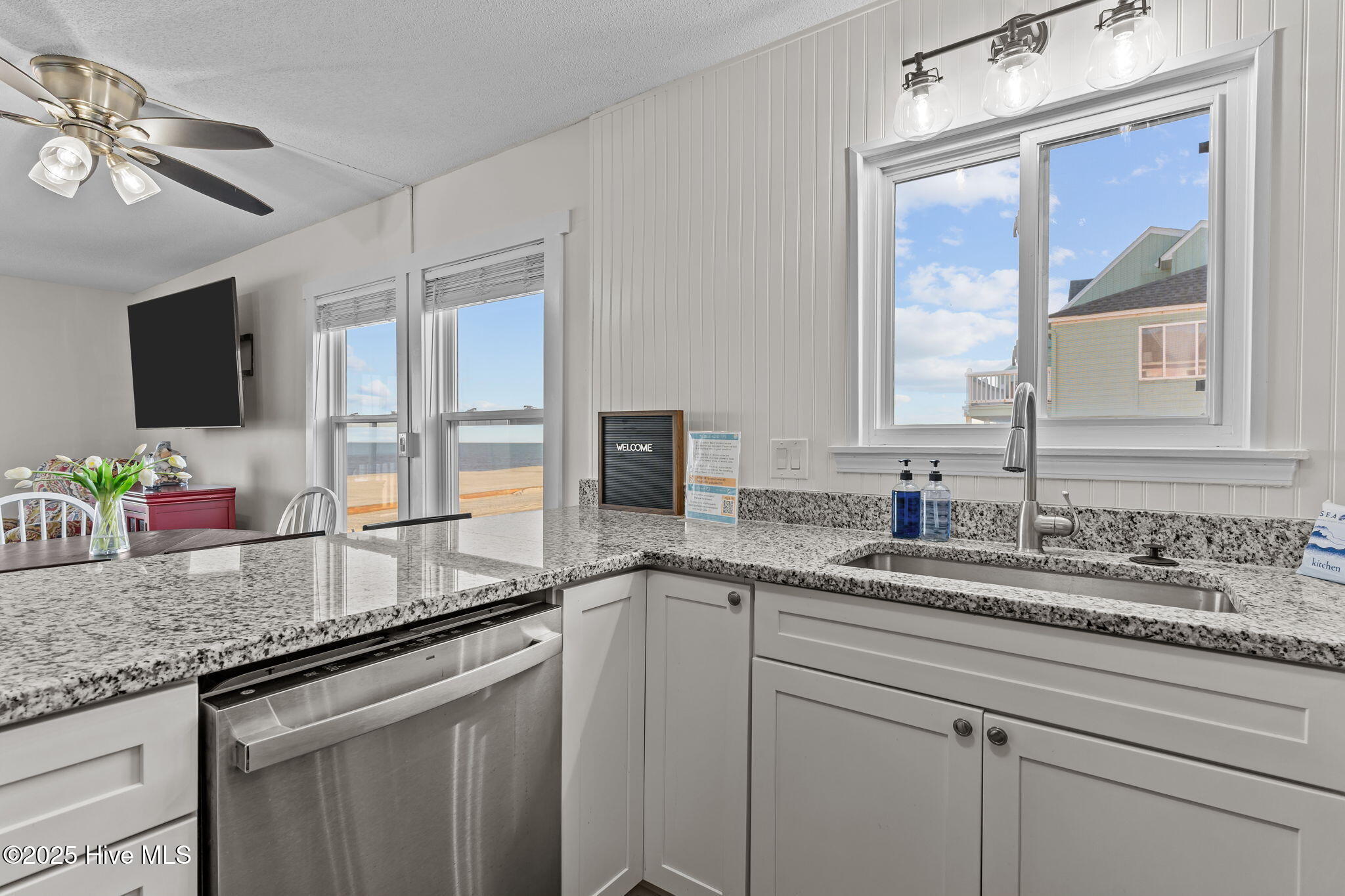 100534887 | Photo 10