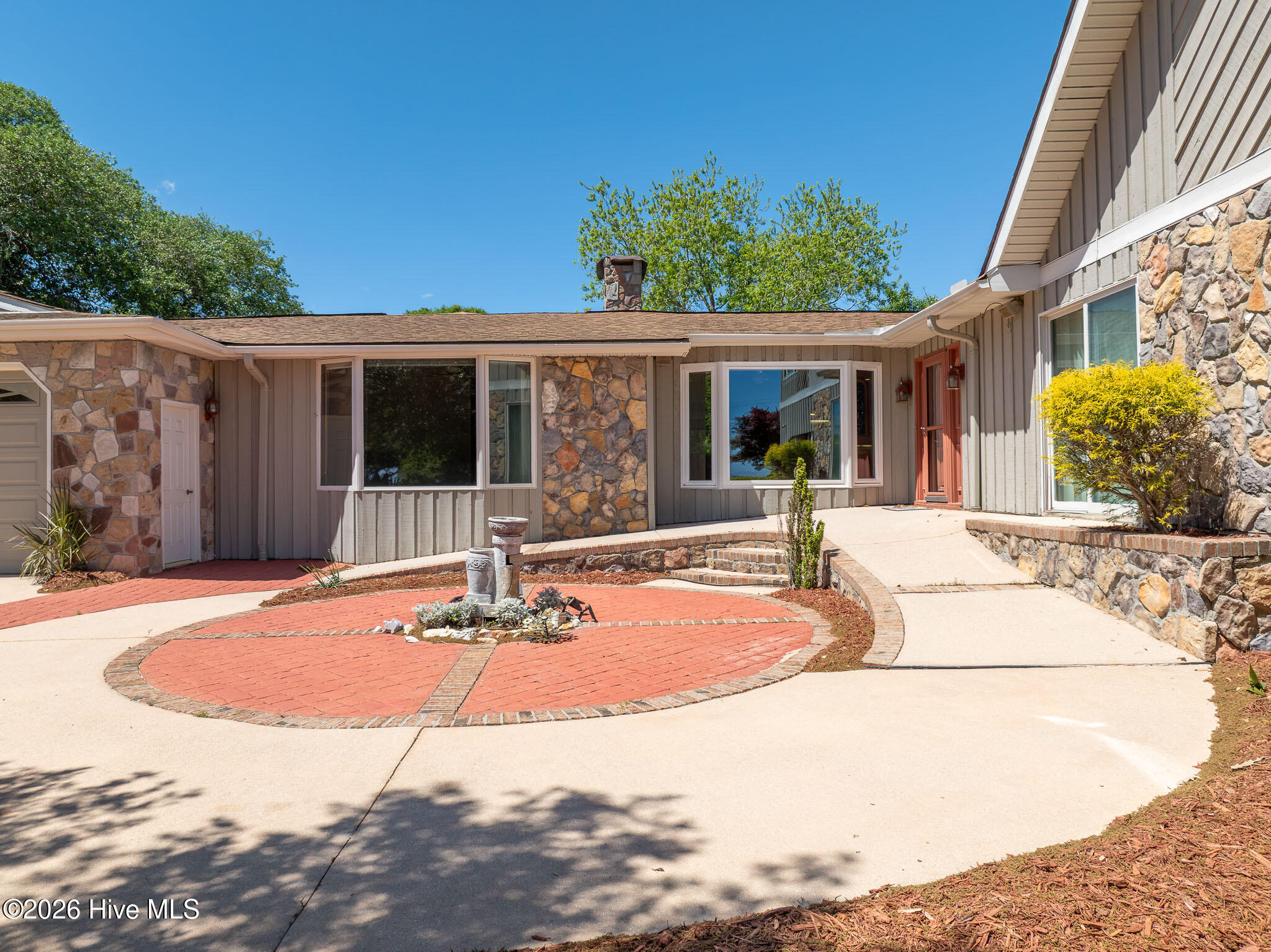 100568983 | Photo 10