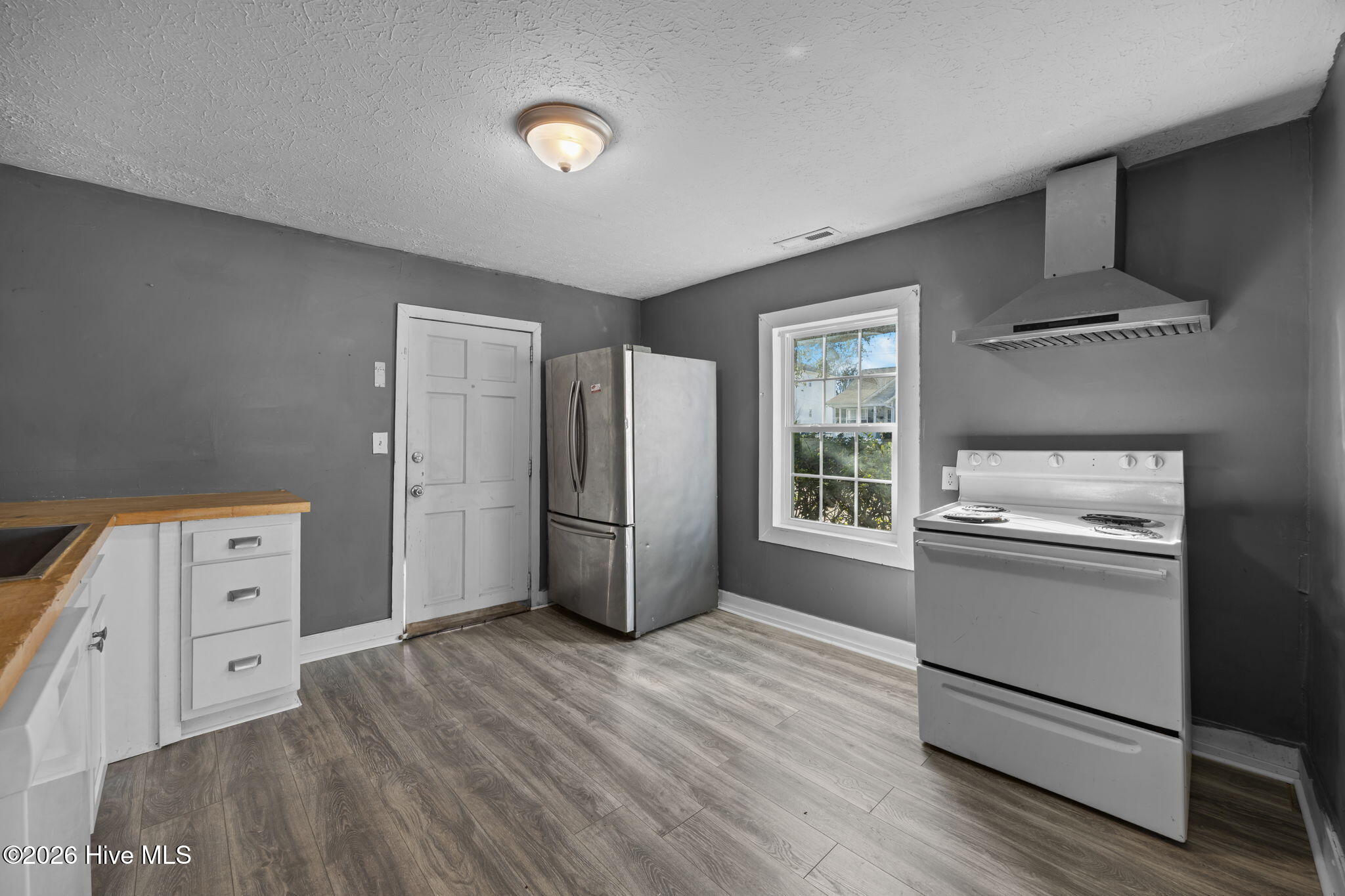 100550233 | Photo 11