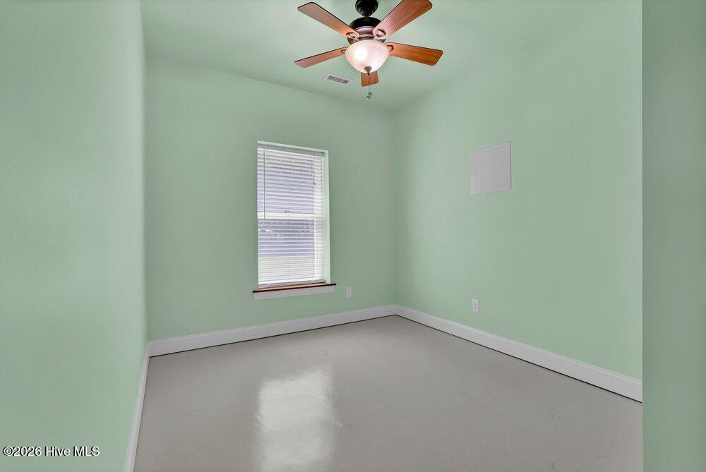 100569343 | Photo 35