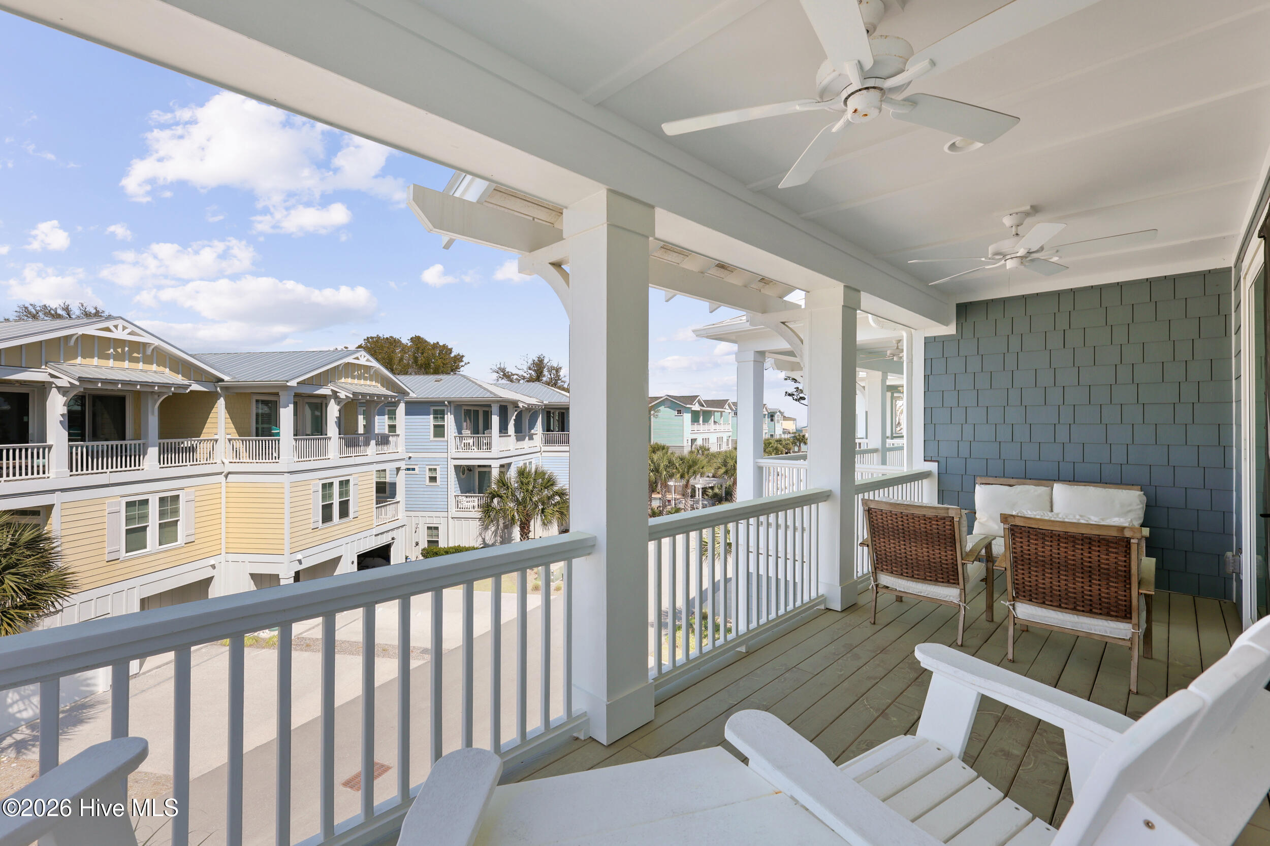 100563355 | Photo 40