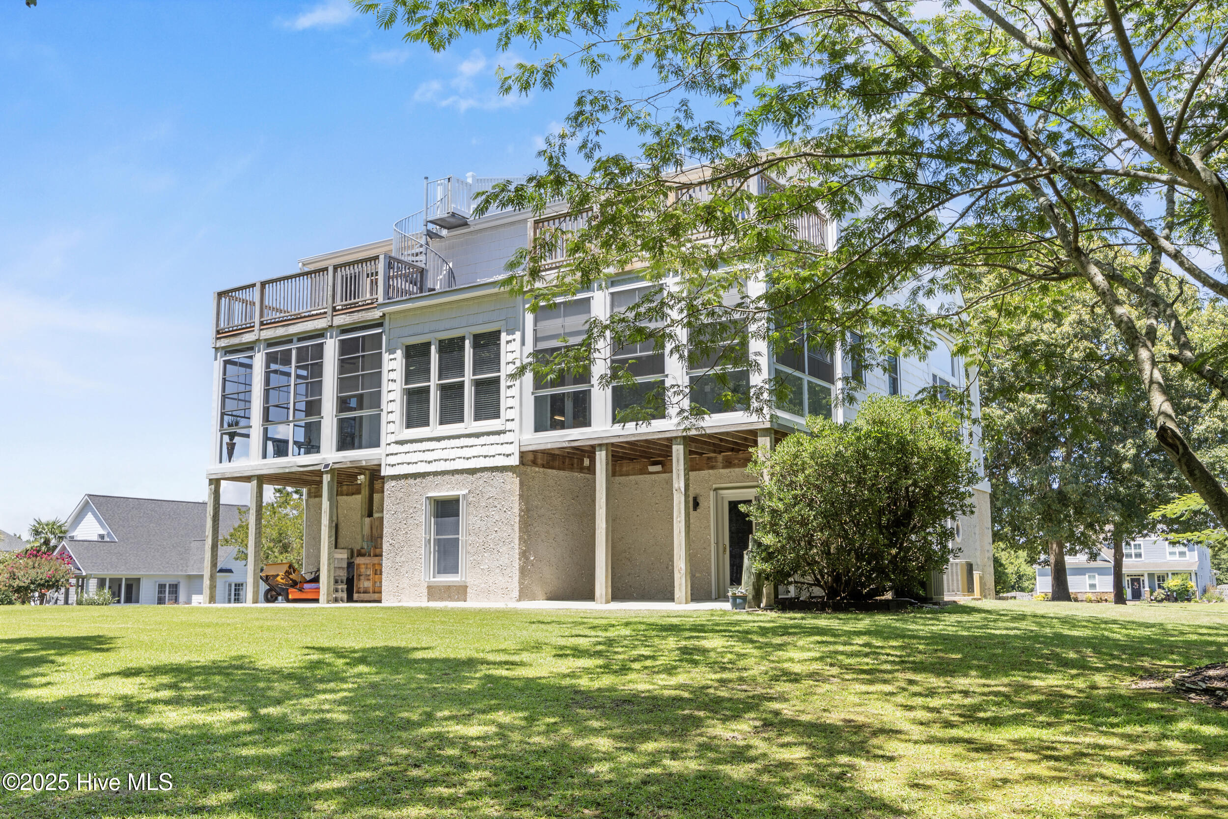 100519629 | Photo 69