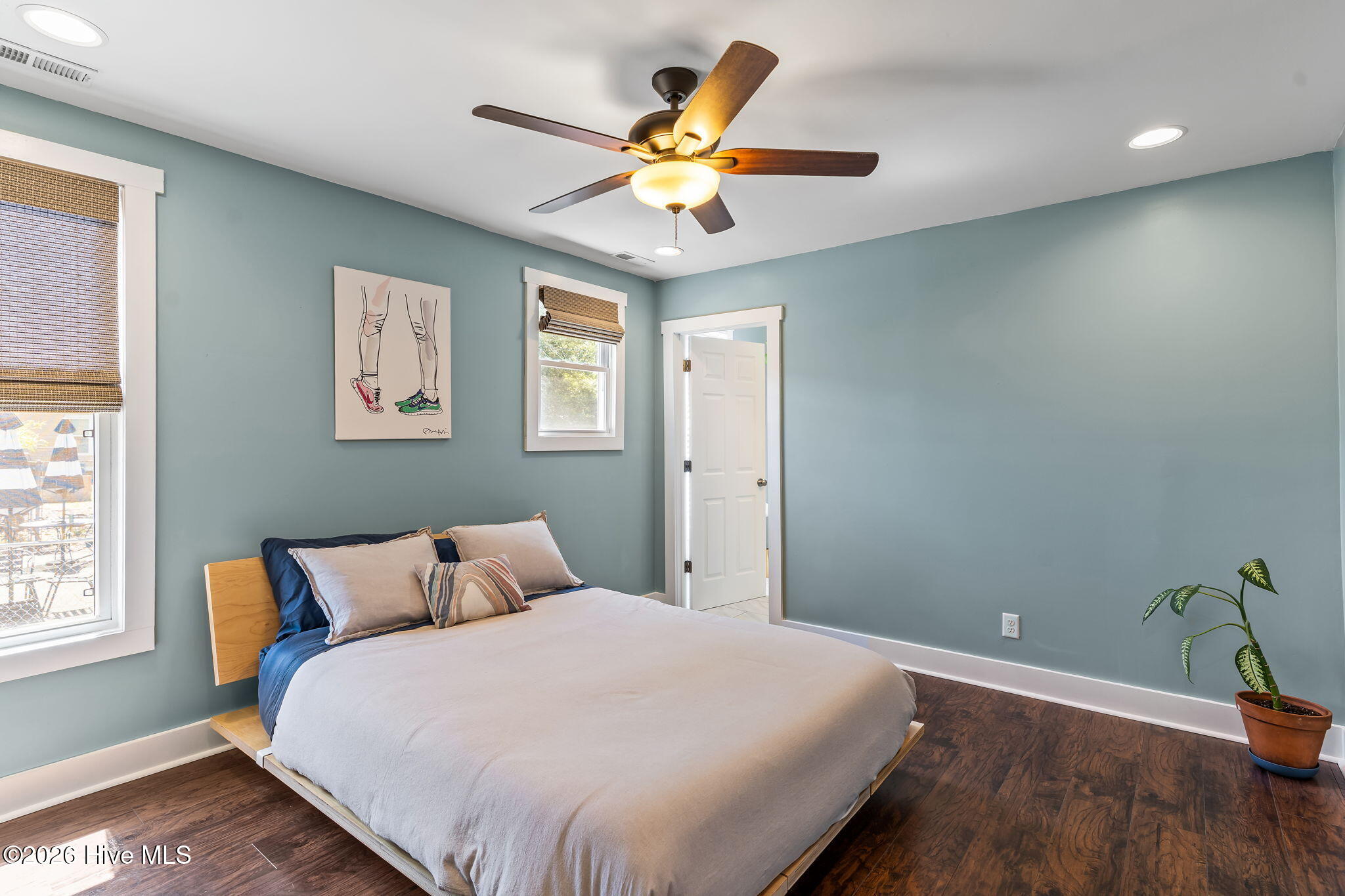 100564930 | Photo 18