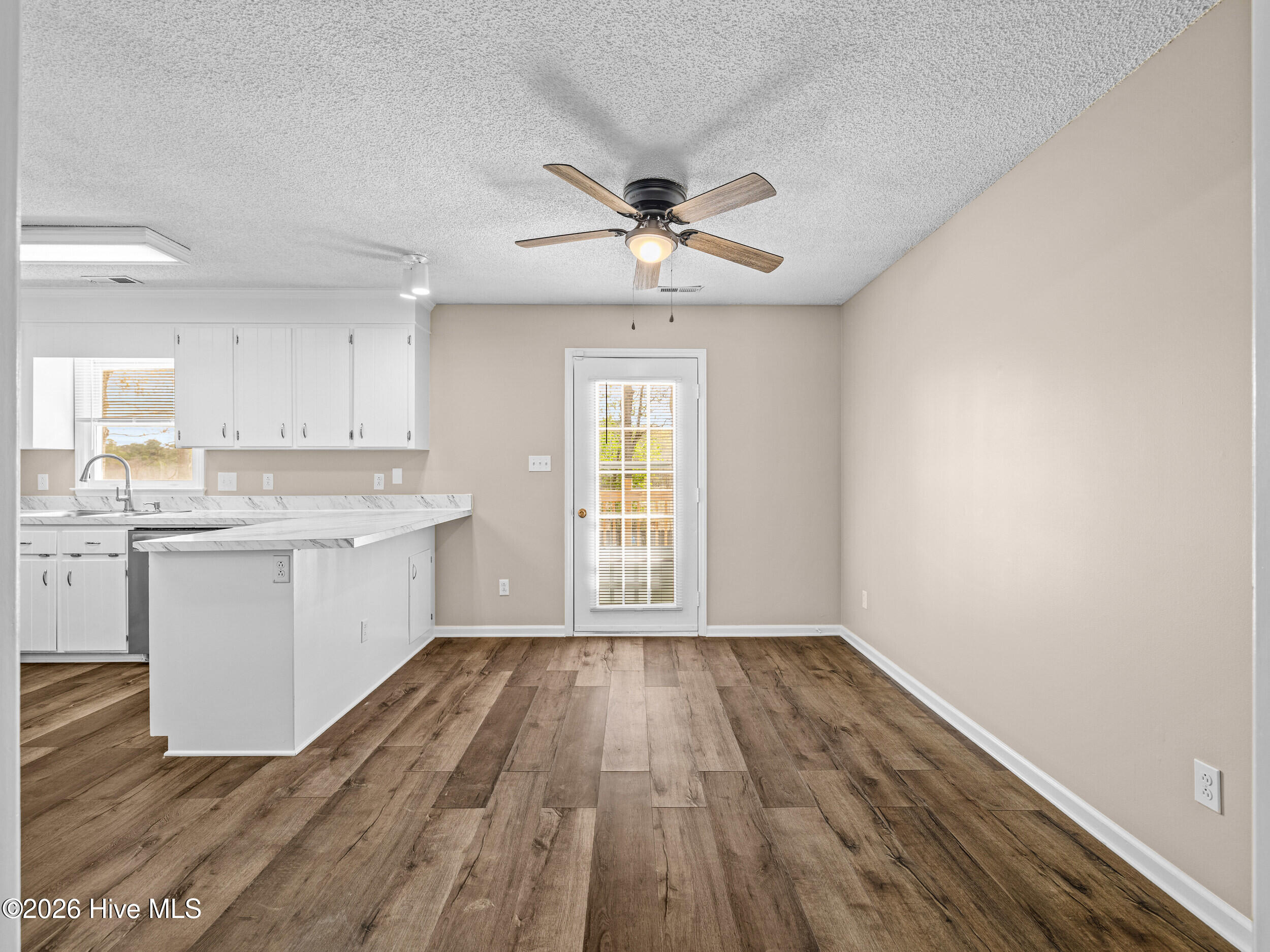 100564987 | Photo 12