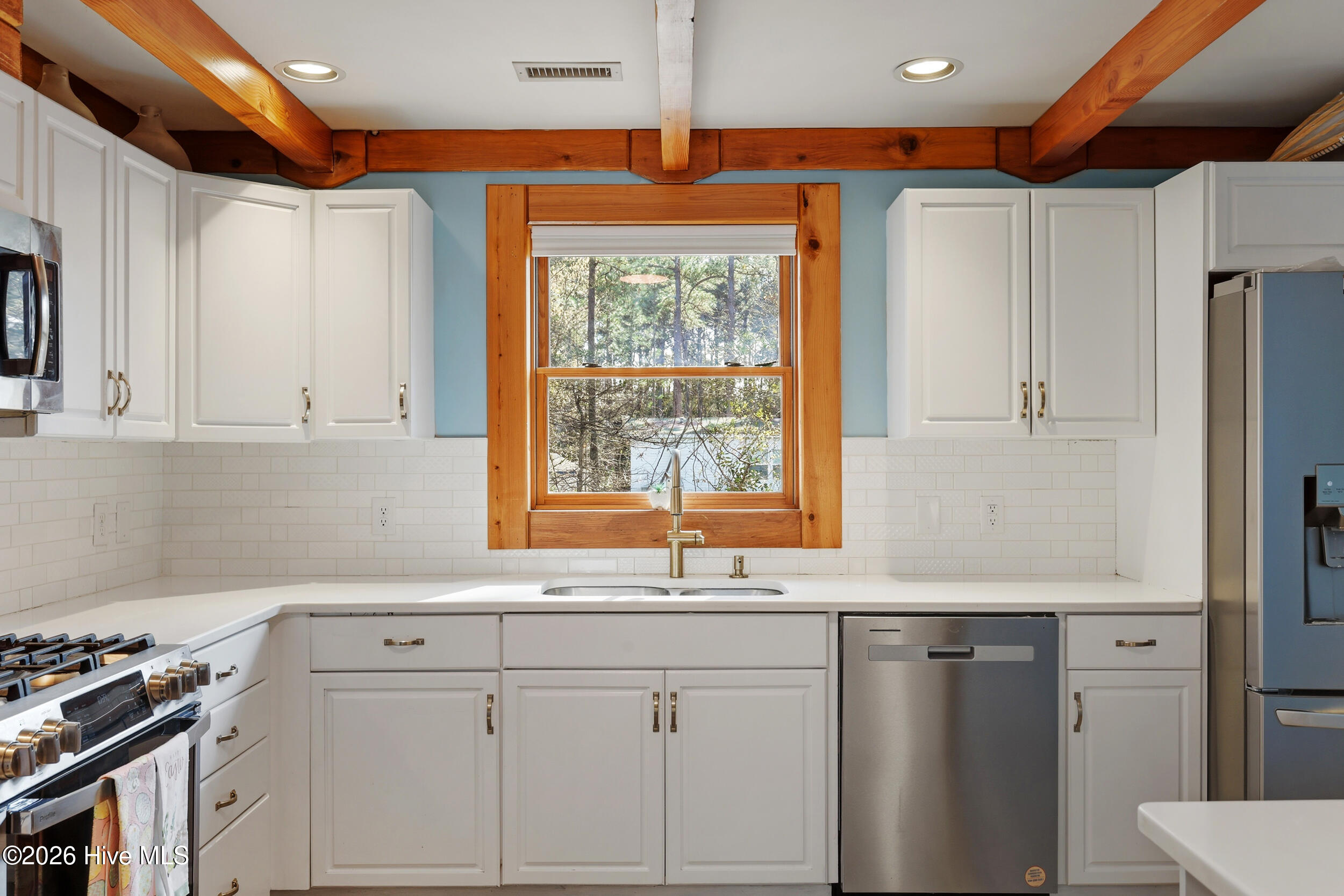 100563563 | Photo 12