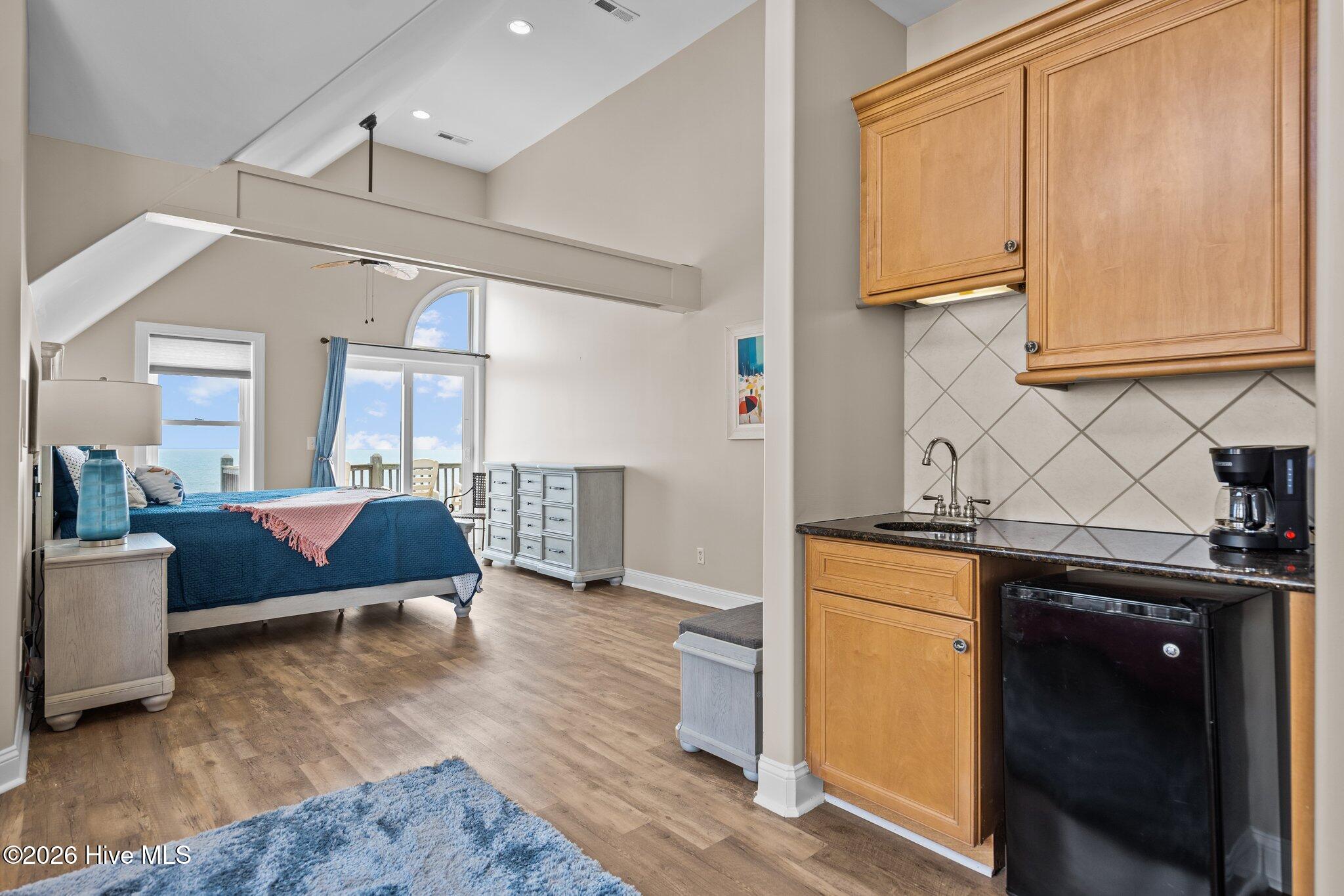 100562244 | Photo 45