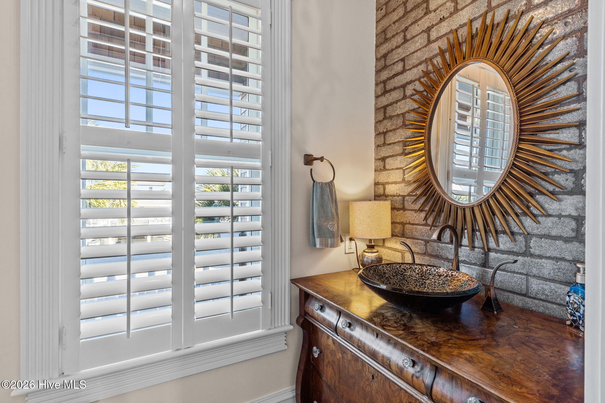 100552689 | Photo 79