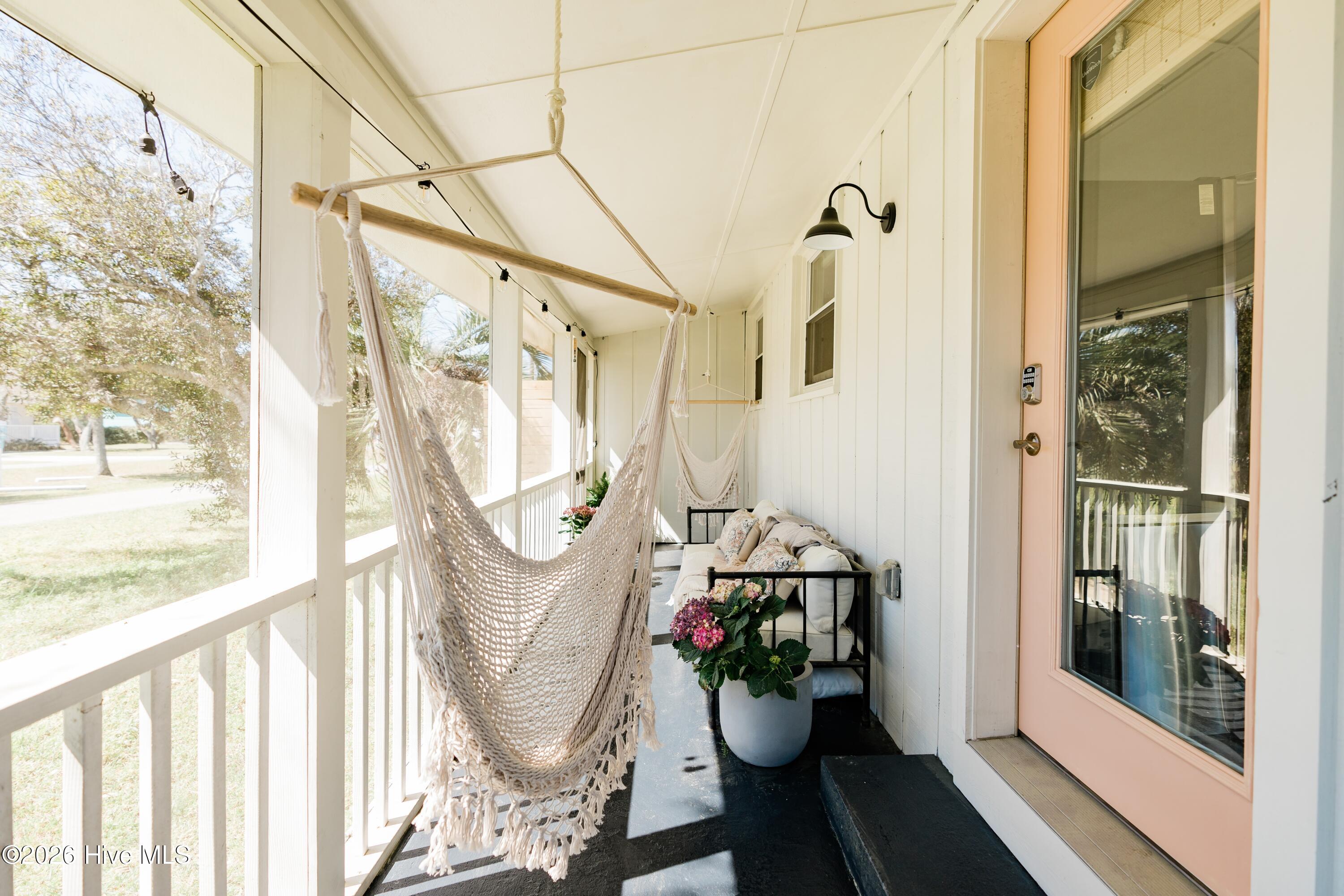 100565968 | Photo 42