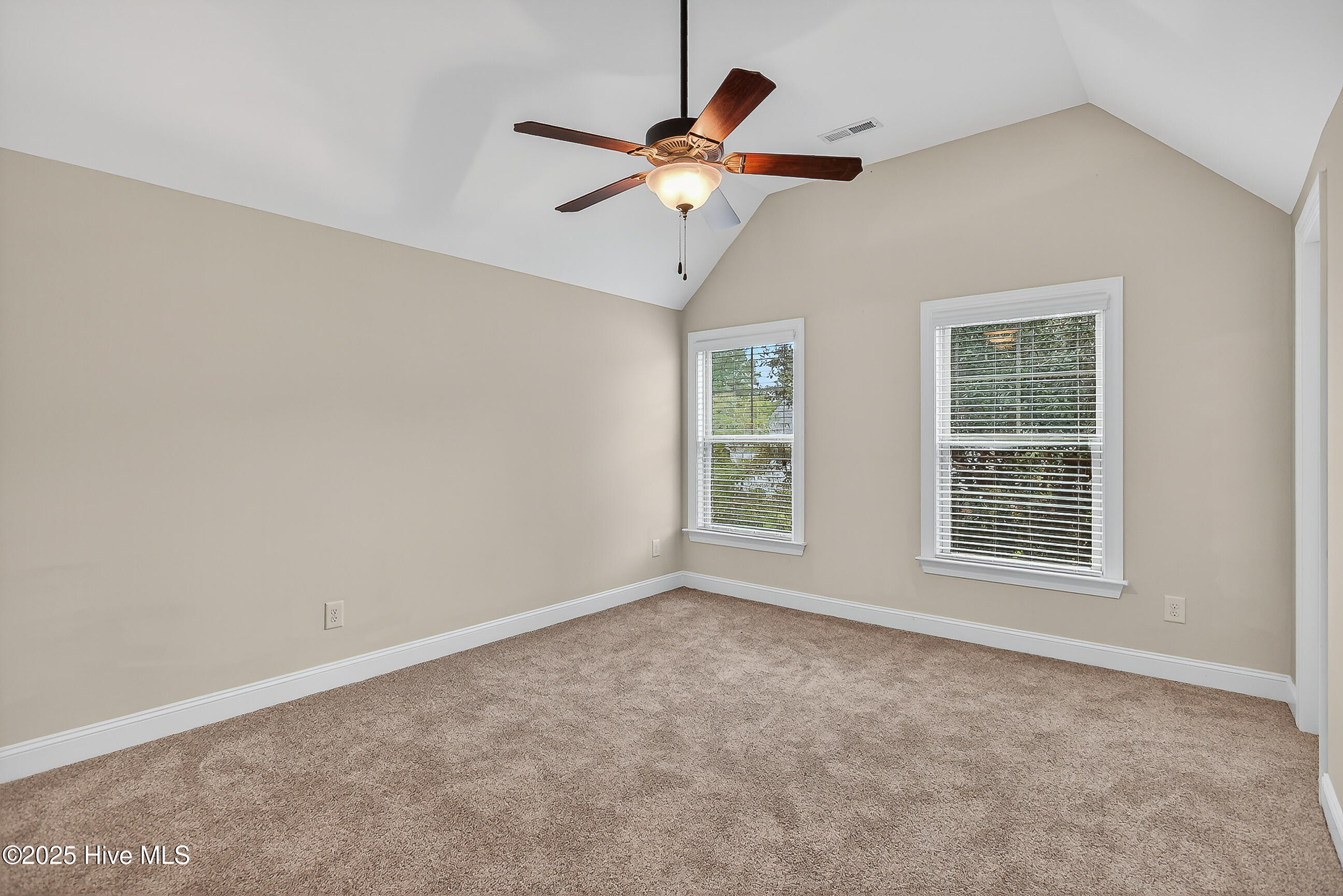 100534677 | Photo 44