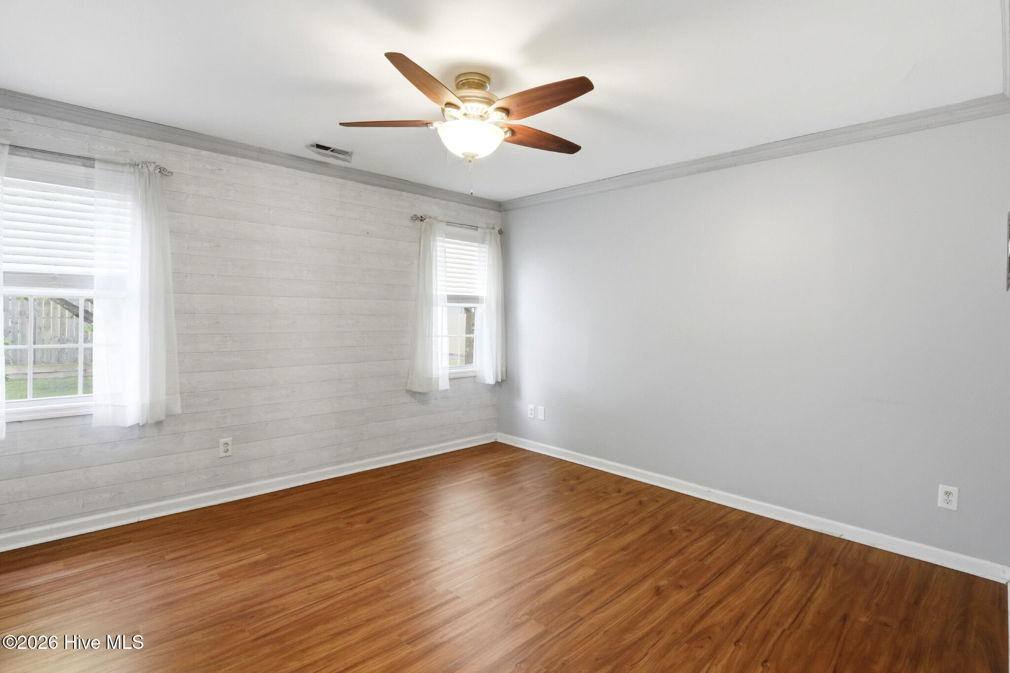 100558935 | Photo 35