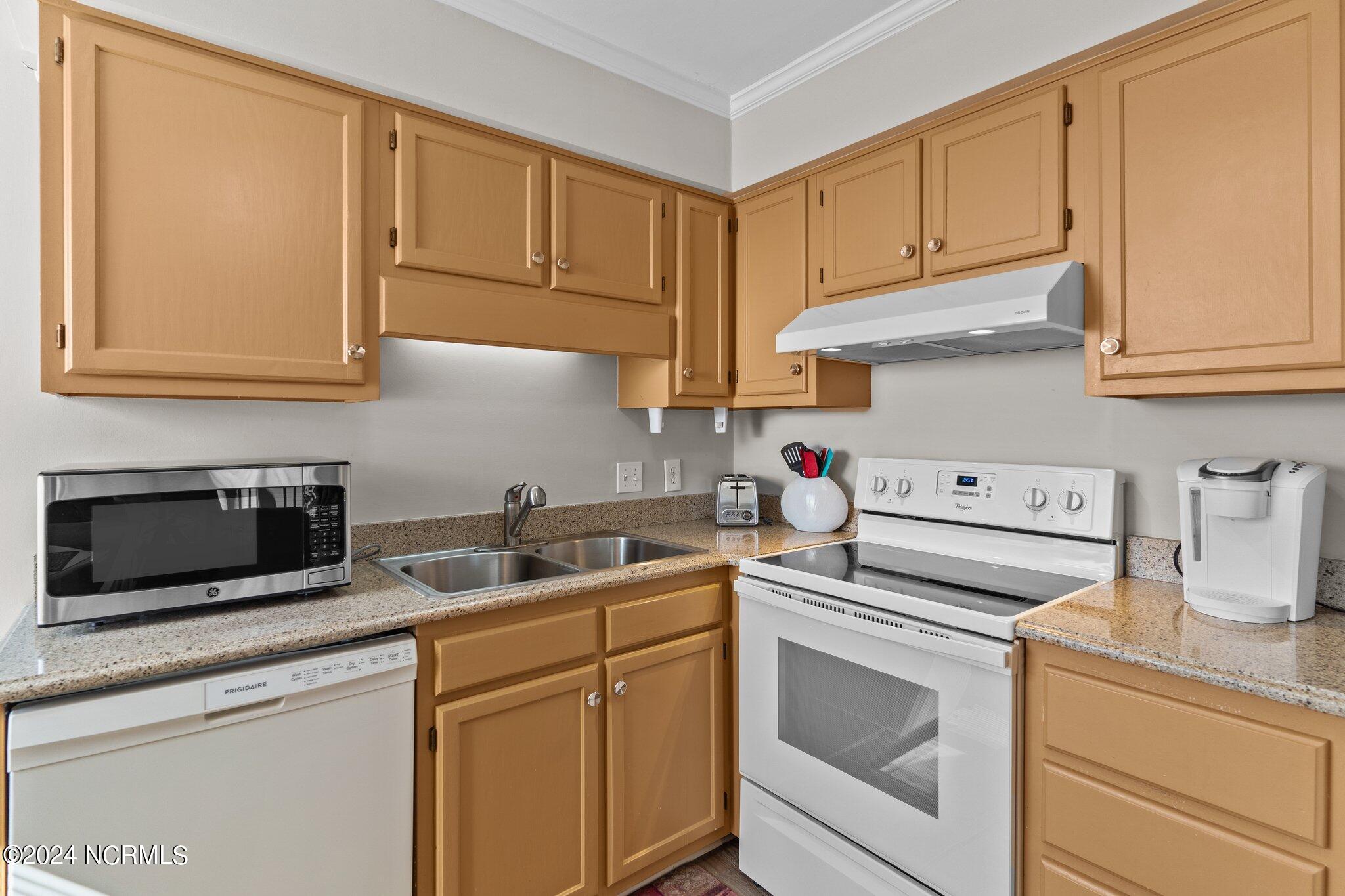 1404 Canal Drive Apt 17, Carolina Beach, NC 28428 – photo 10: 3-web-or-mls-BTS08384