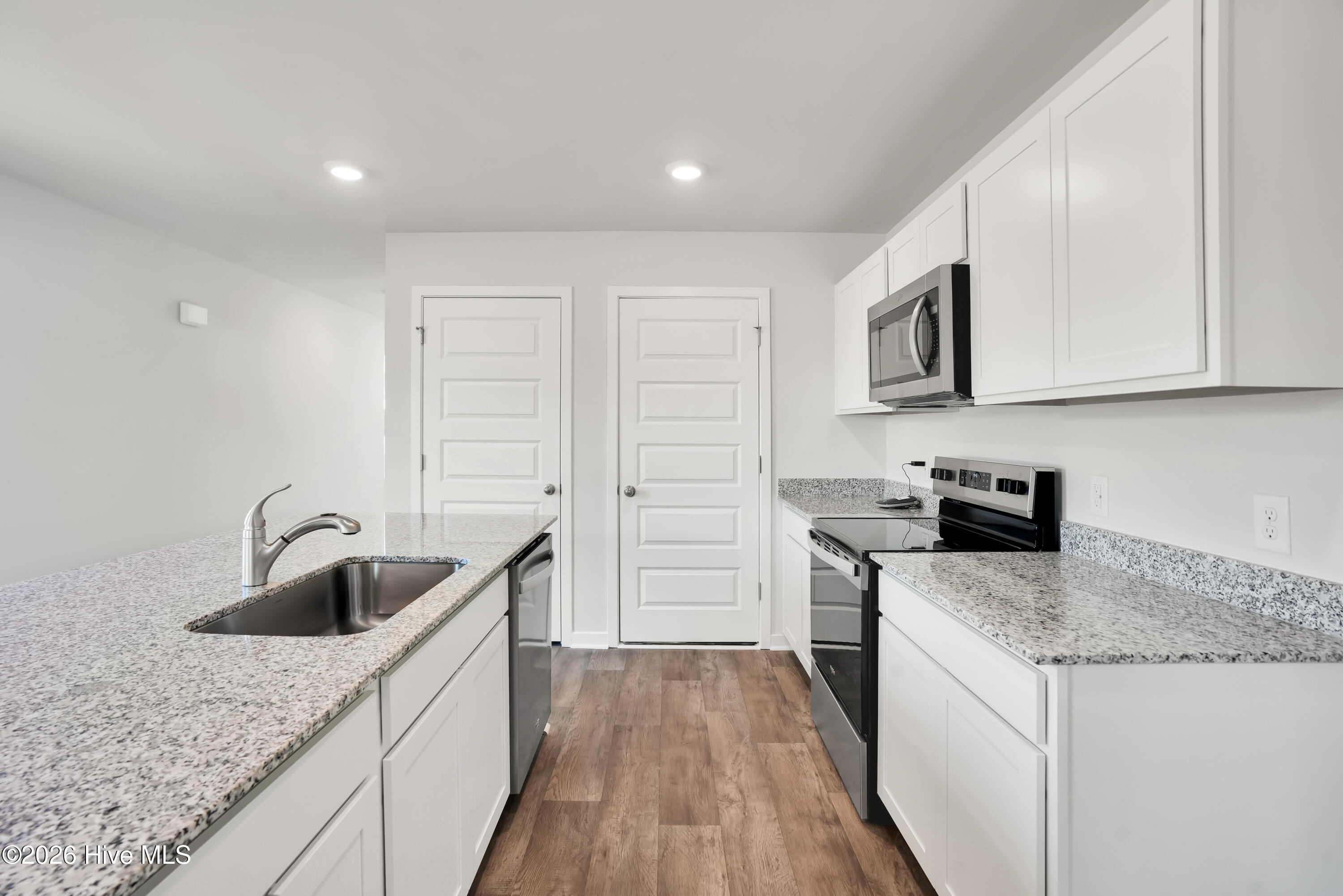 100545392 | Photo 10