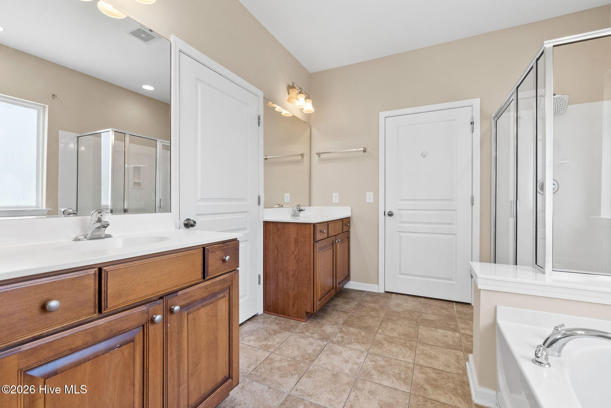 100561861 | Photo 30