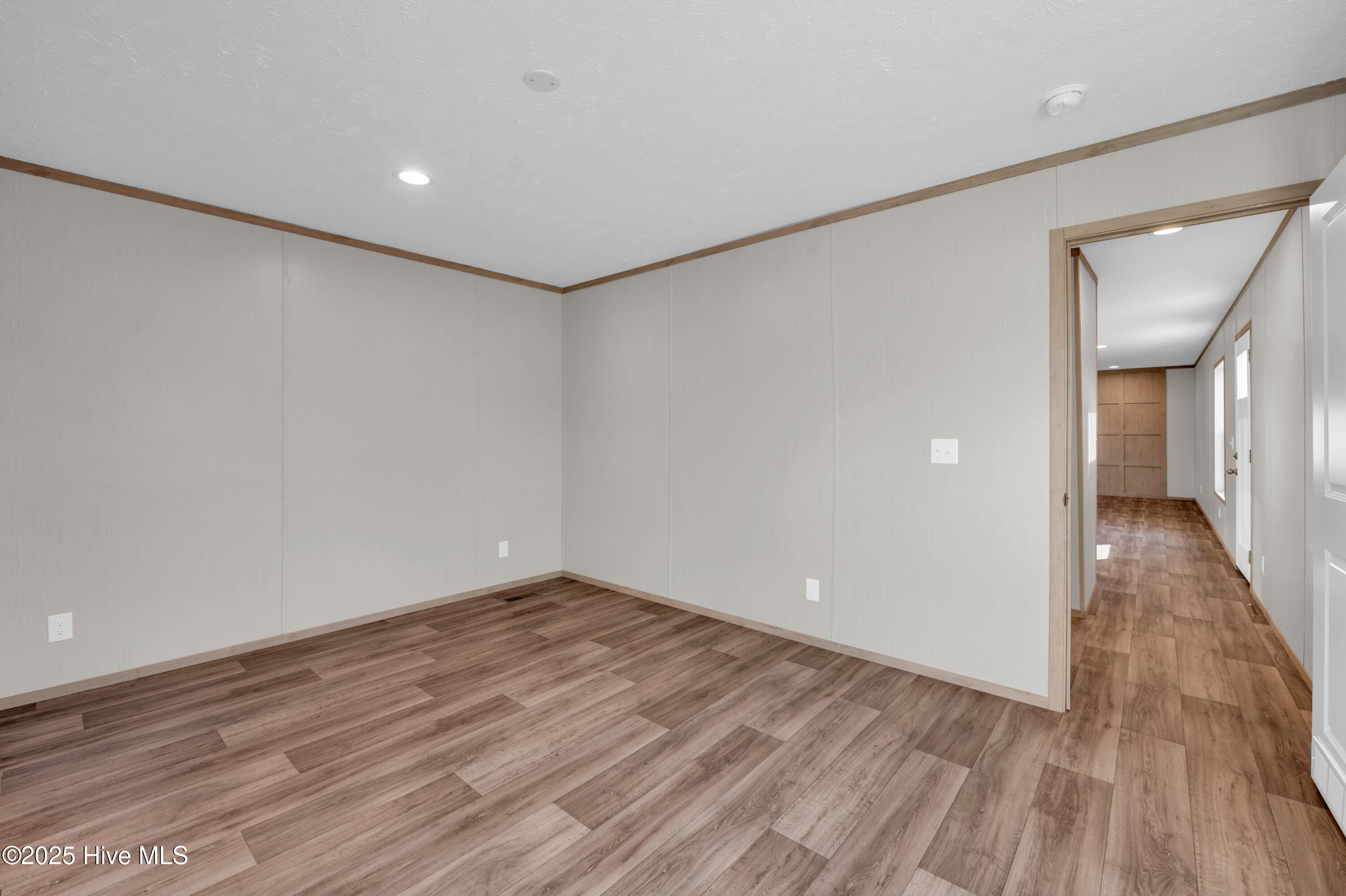 100545094 | Photo 15