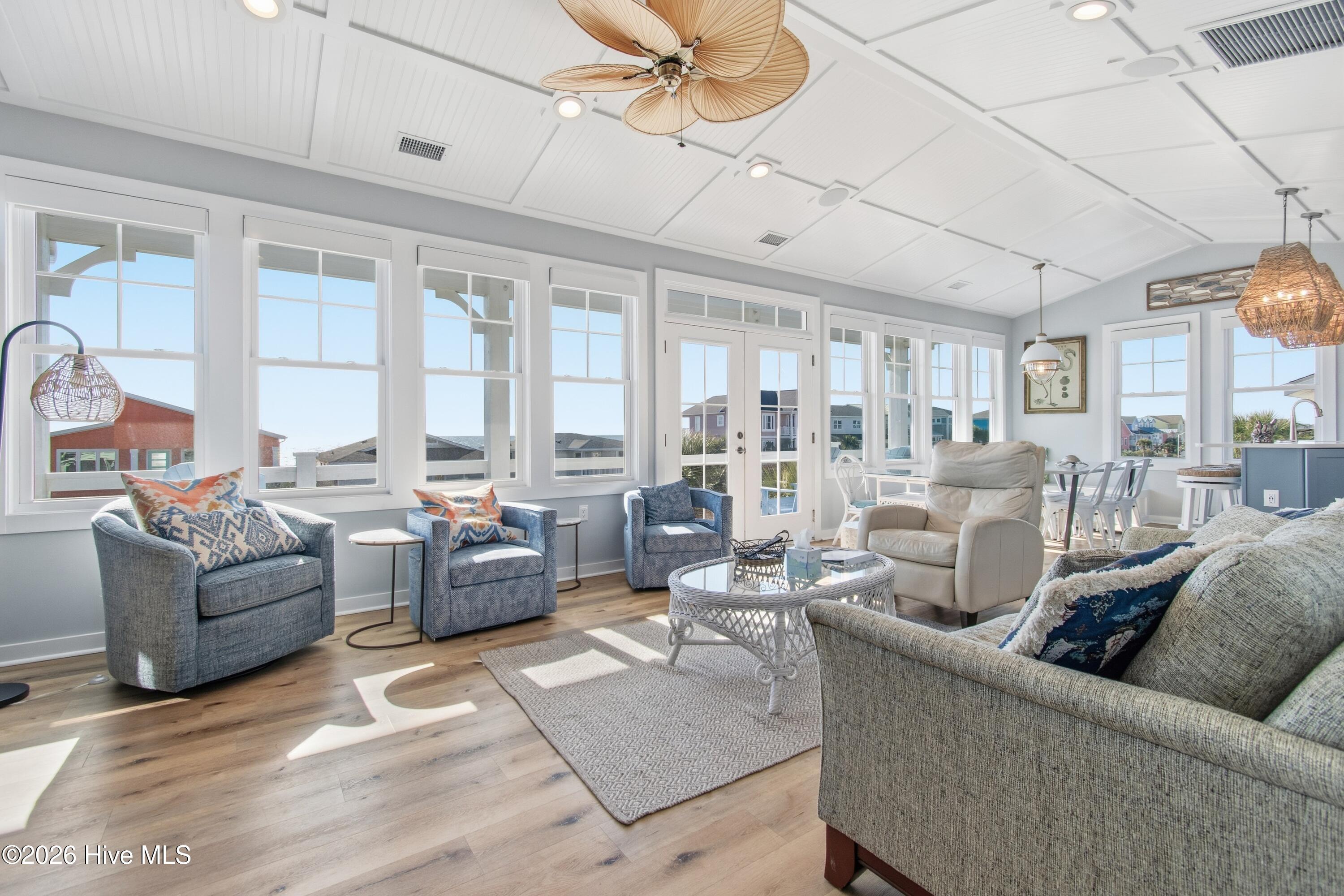 100547553 | Photo 38