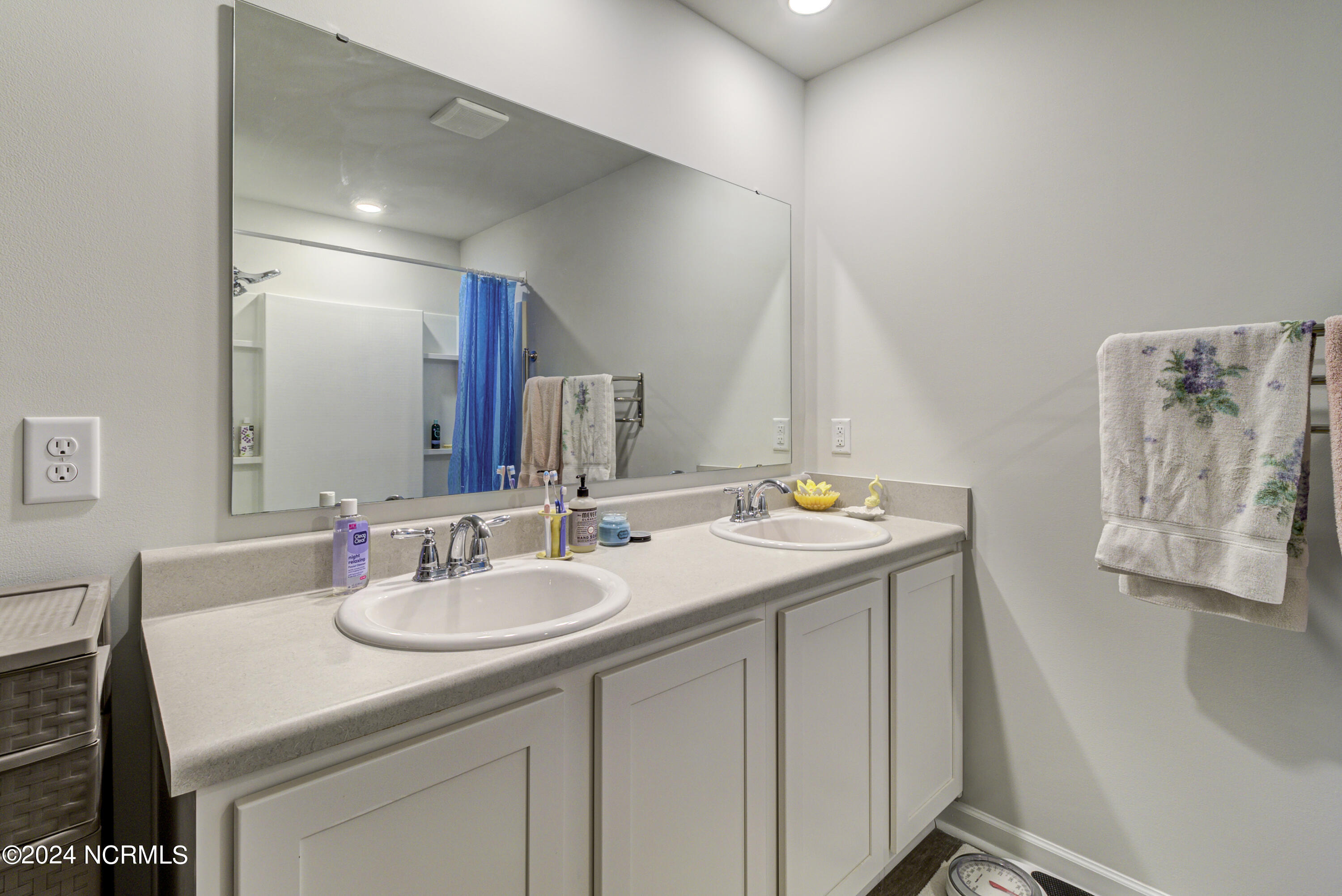 100563722 | Photo 21