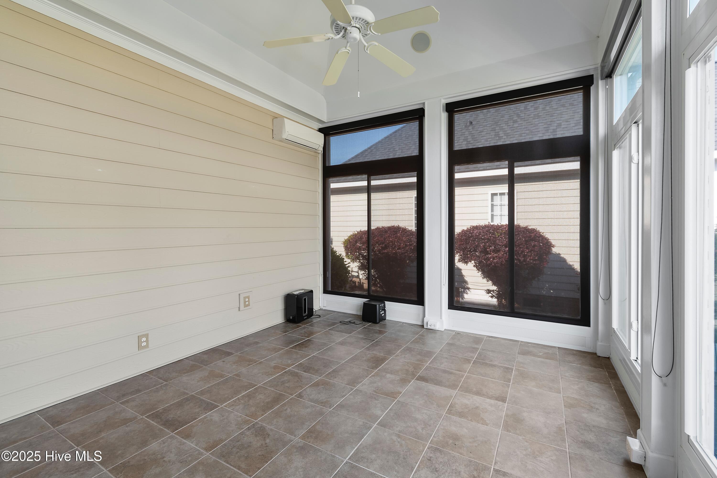 100504697 | Photo 24