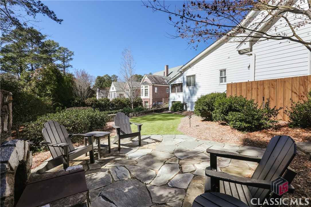 577 Cloverhurst Avenue W