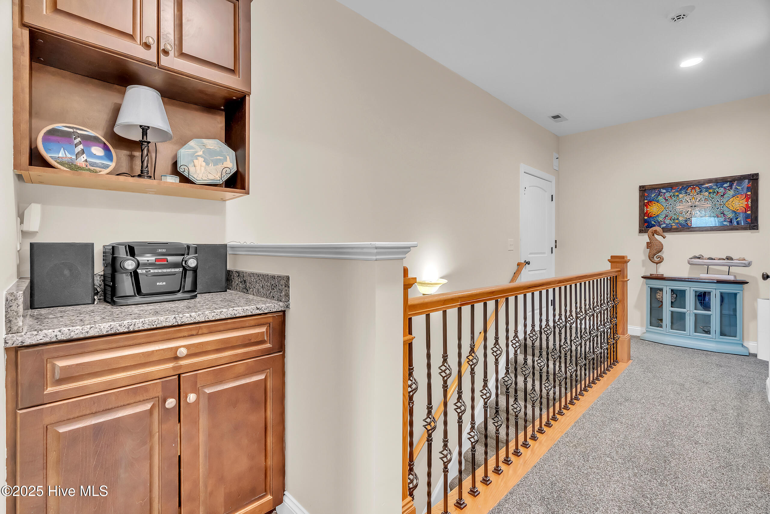 100546927 | Photo 40