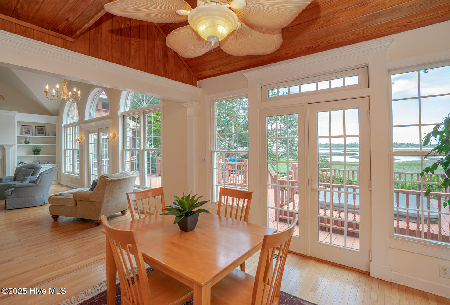 100510807 | Photo 20