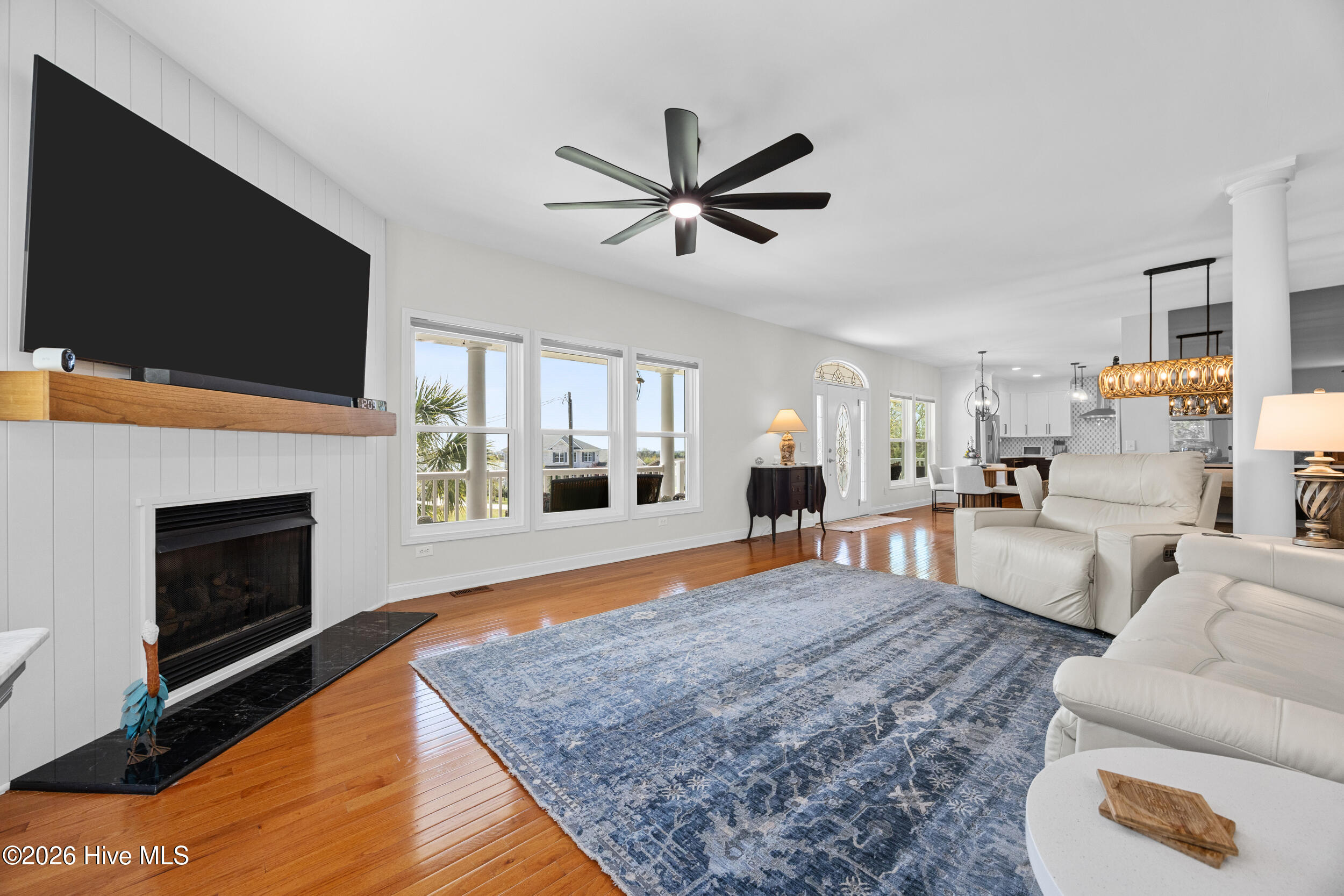 100567542 | Photo 24