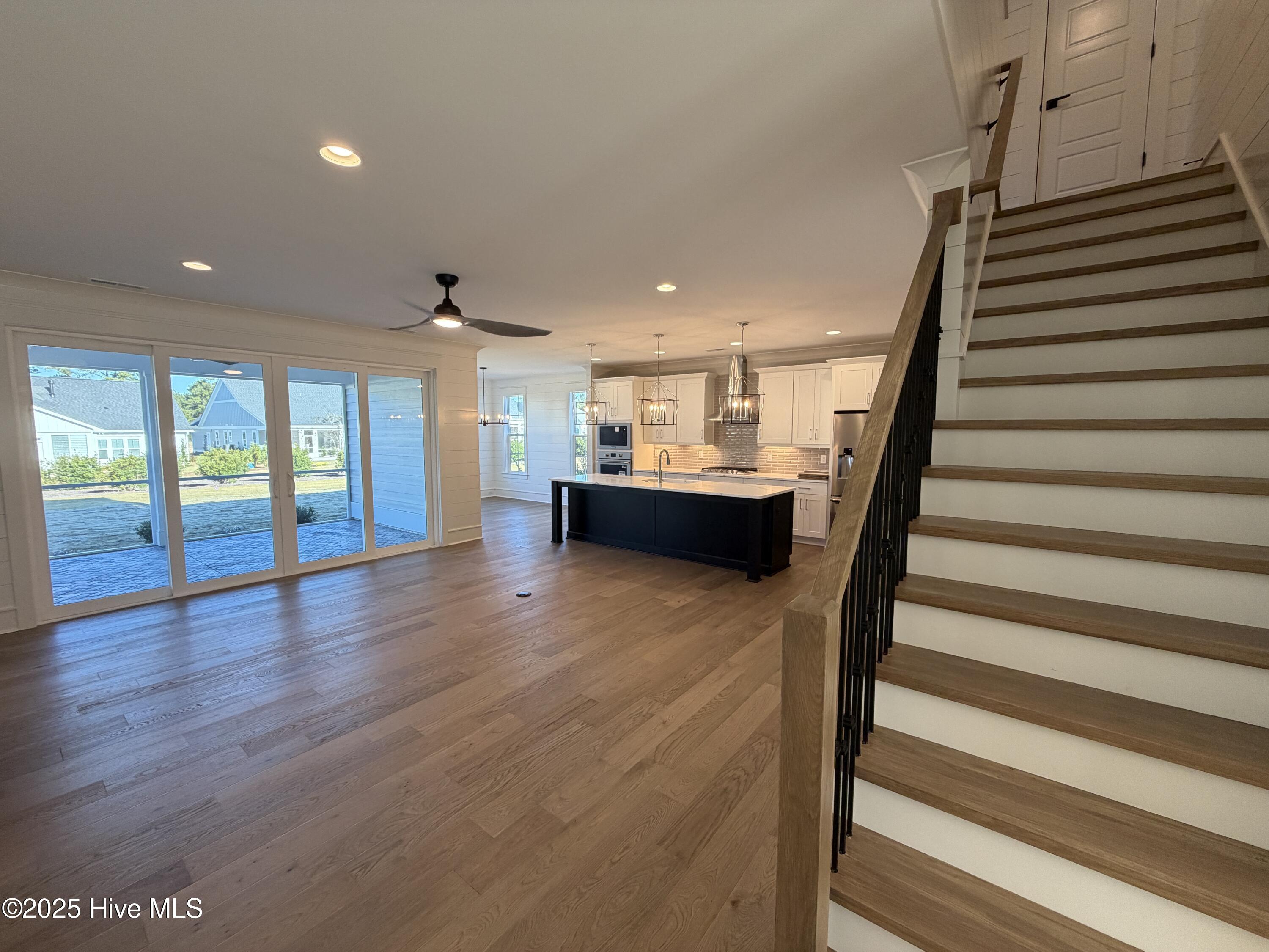 100518580 | Photo 16