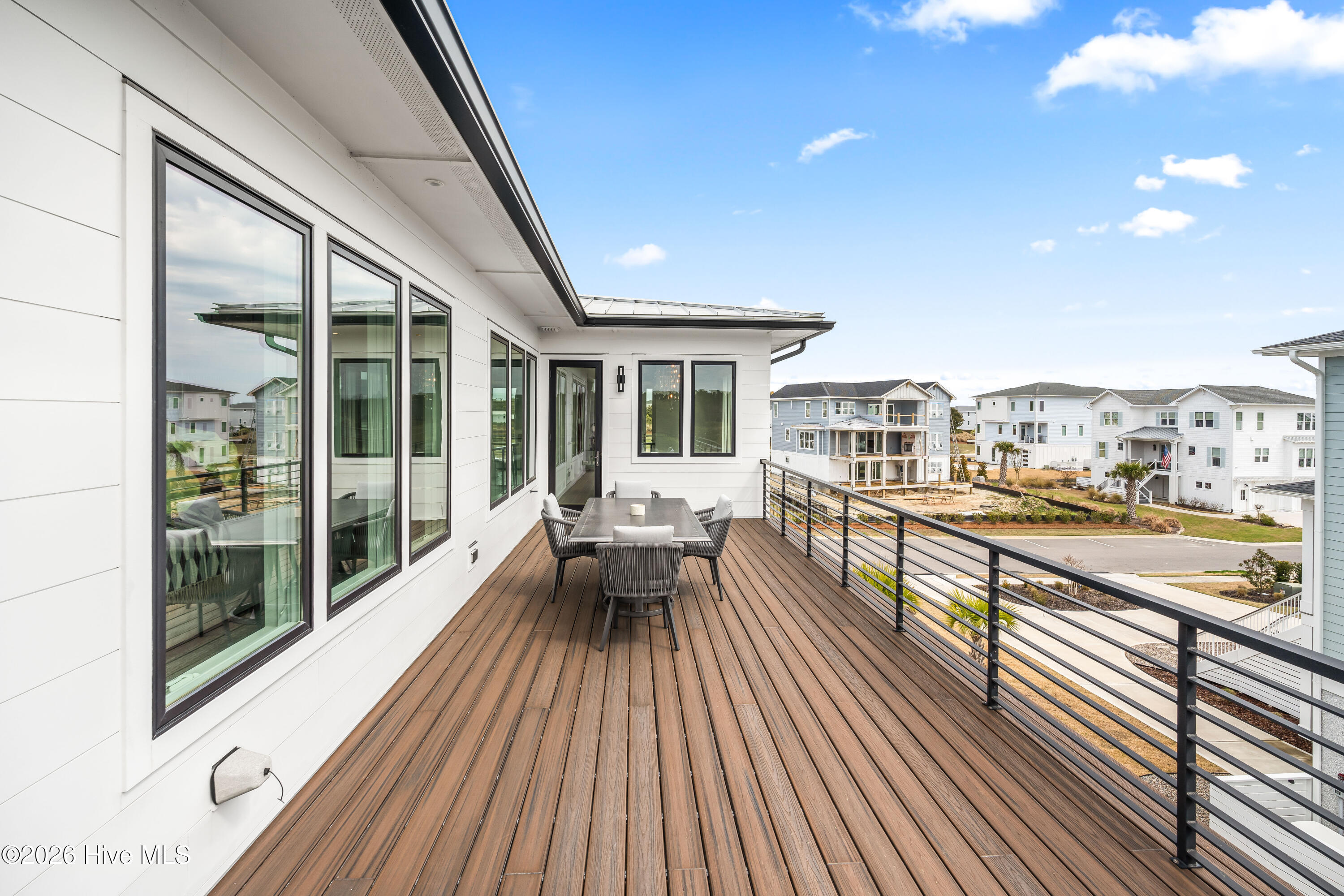 100567165 | Photo 30