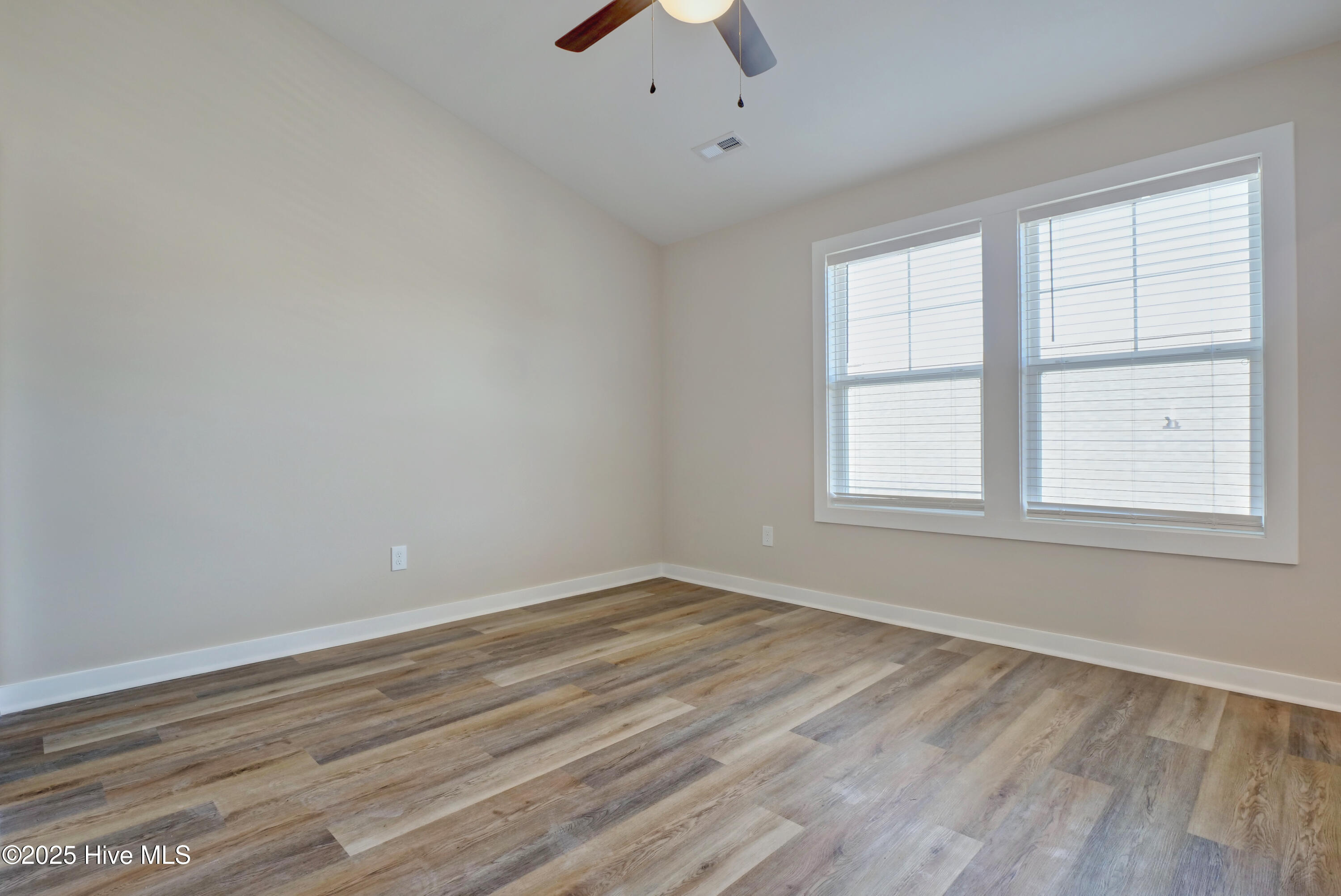 100539811 | Photo 16