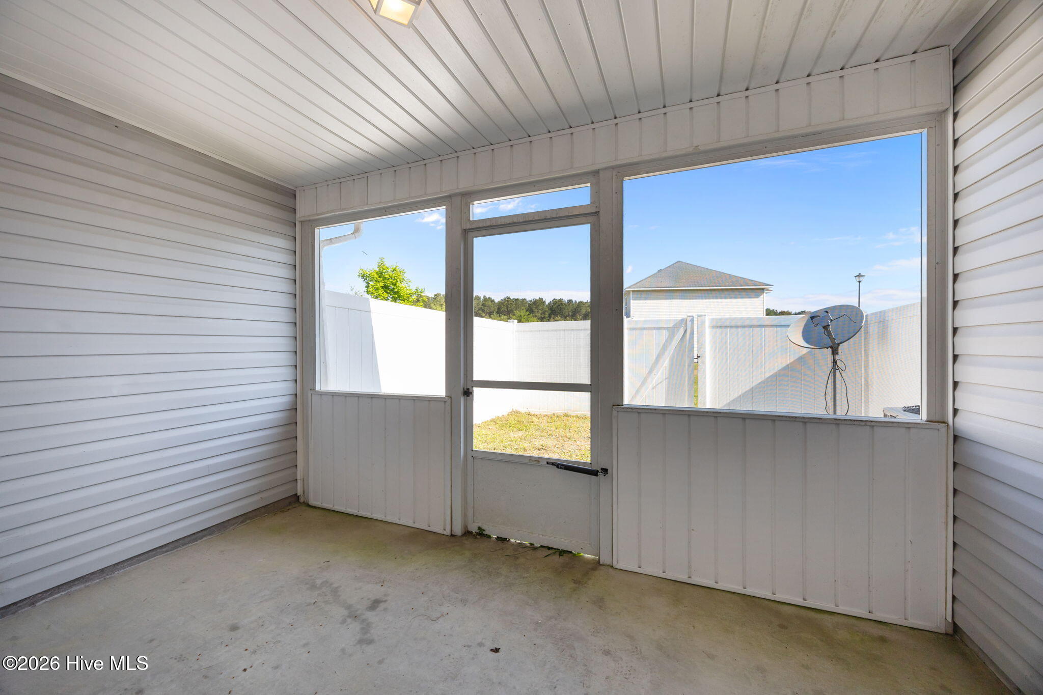 100570571 | Photo 15