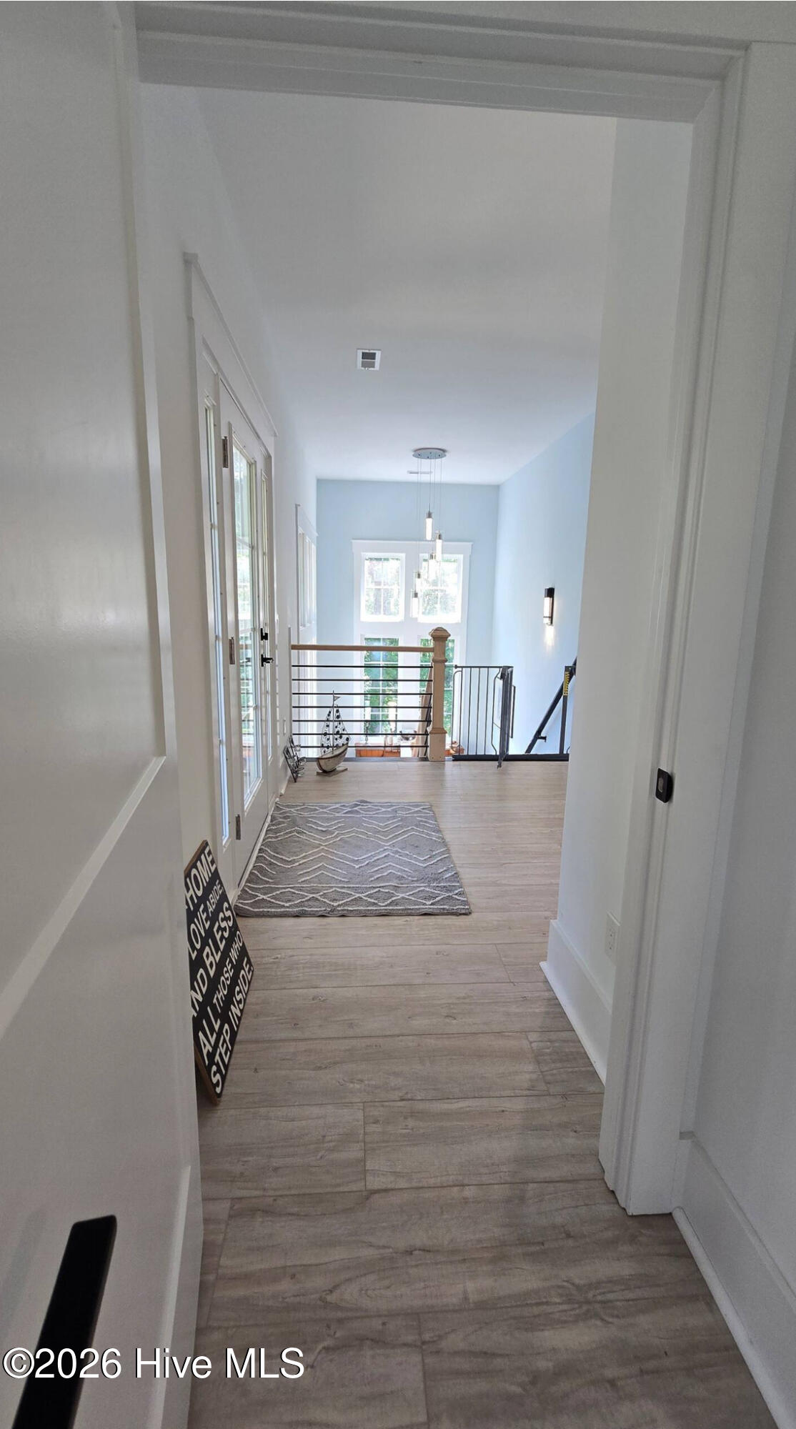 100547303 | Photo 32