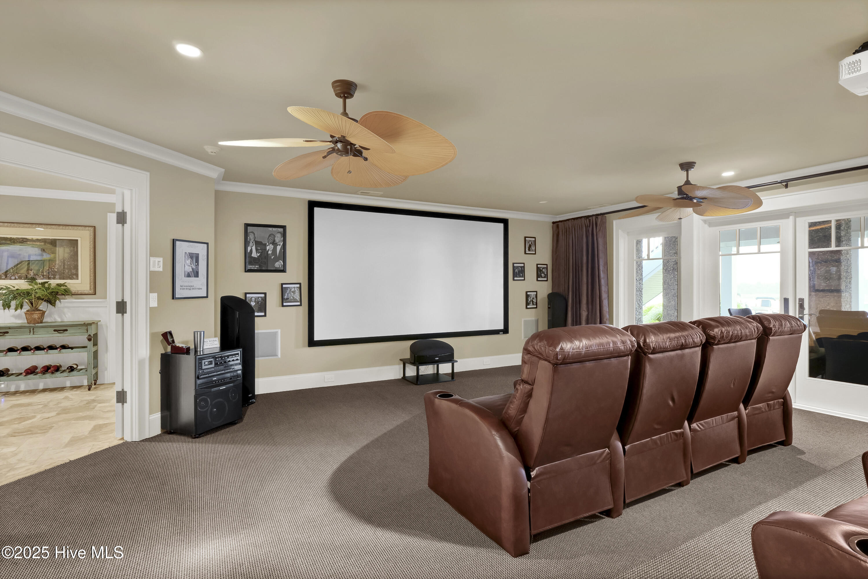 100504113 | Photo 49