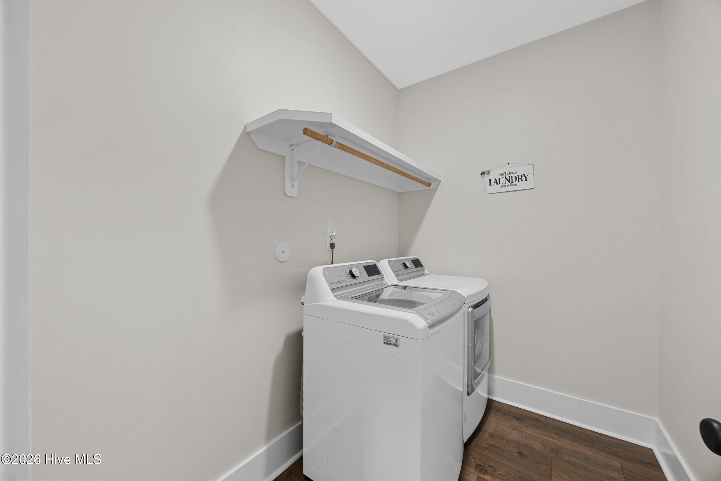 100564447 | Photo 16