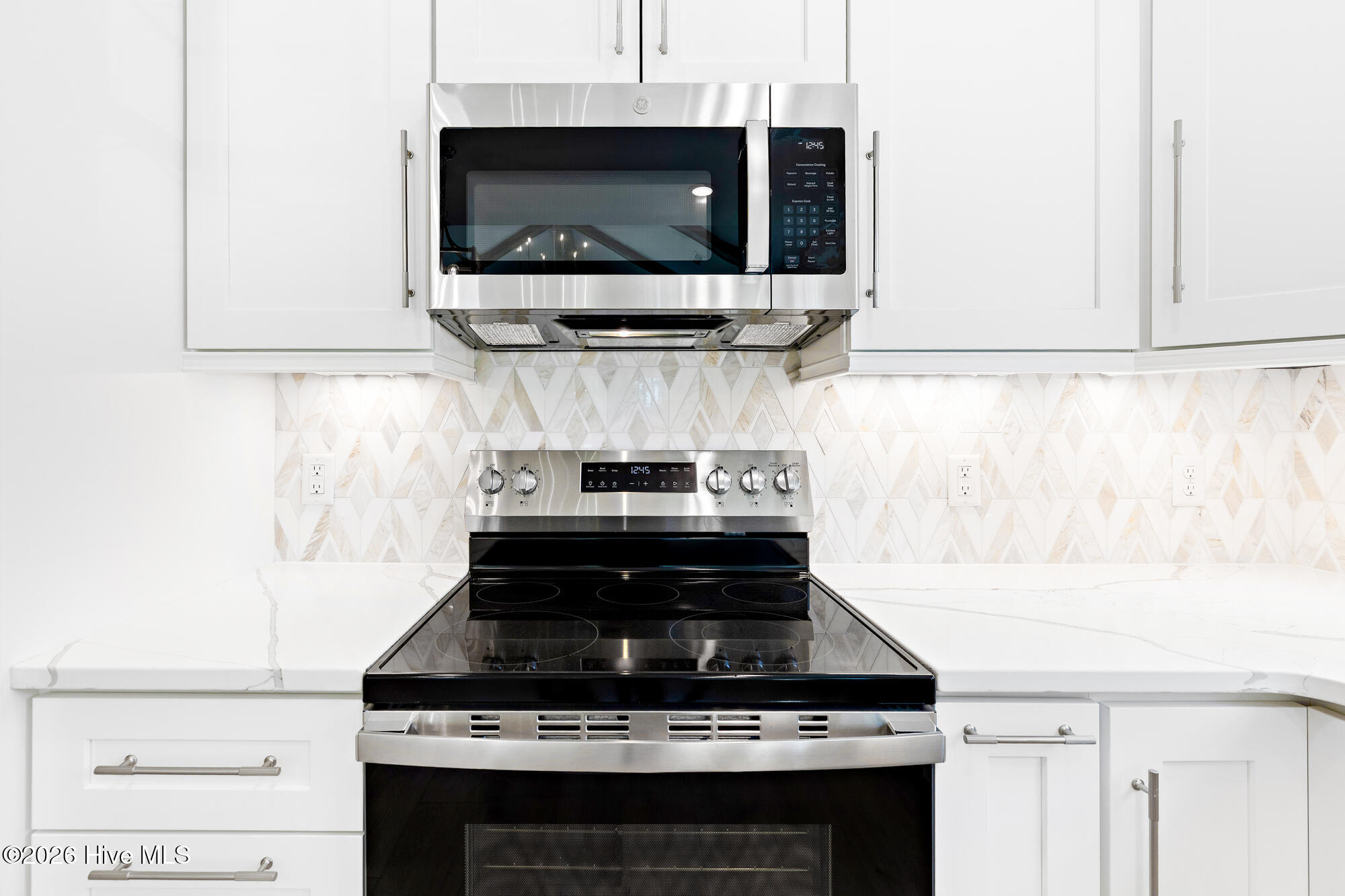 100565592 | Photo 17