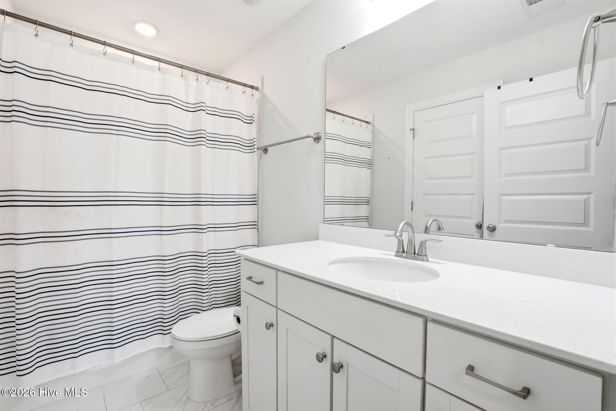 100563287 | Photo 64