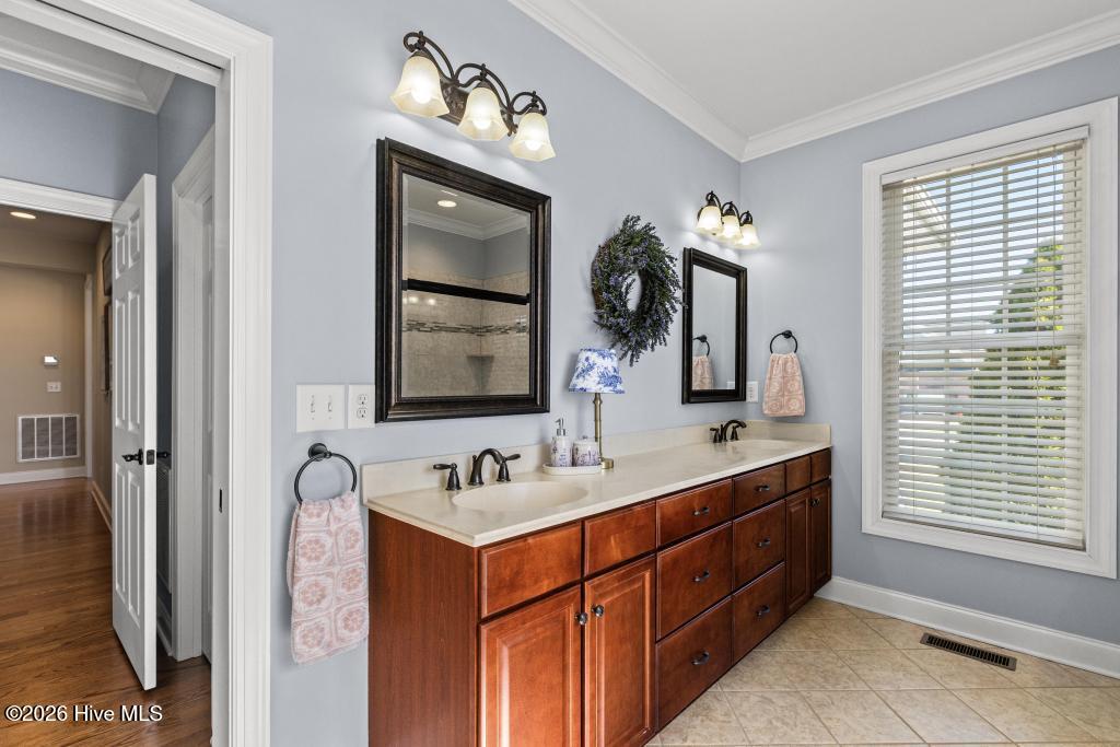 100570572 | Photo 29