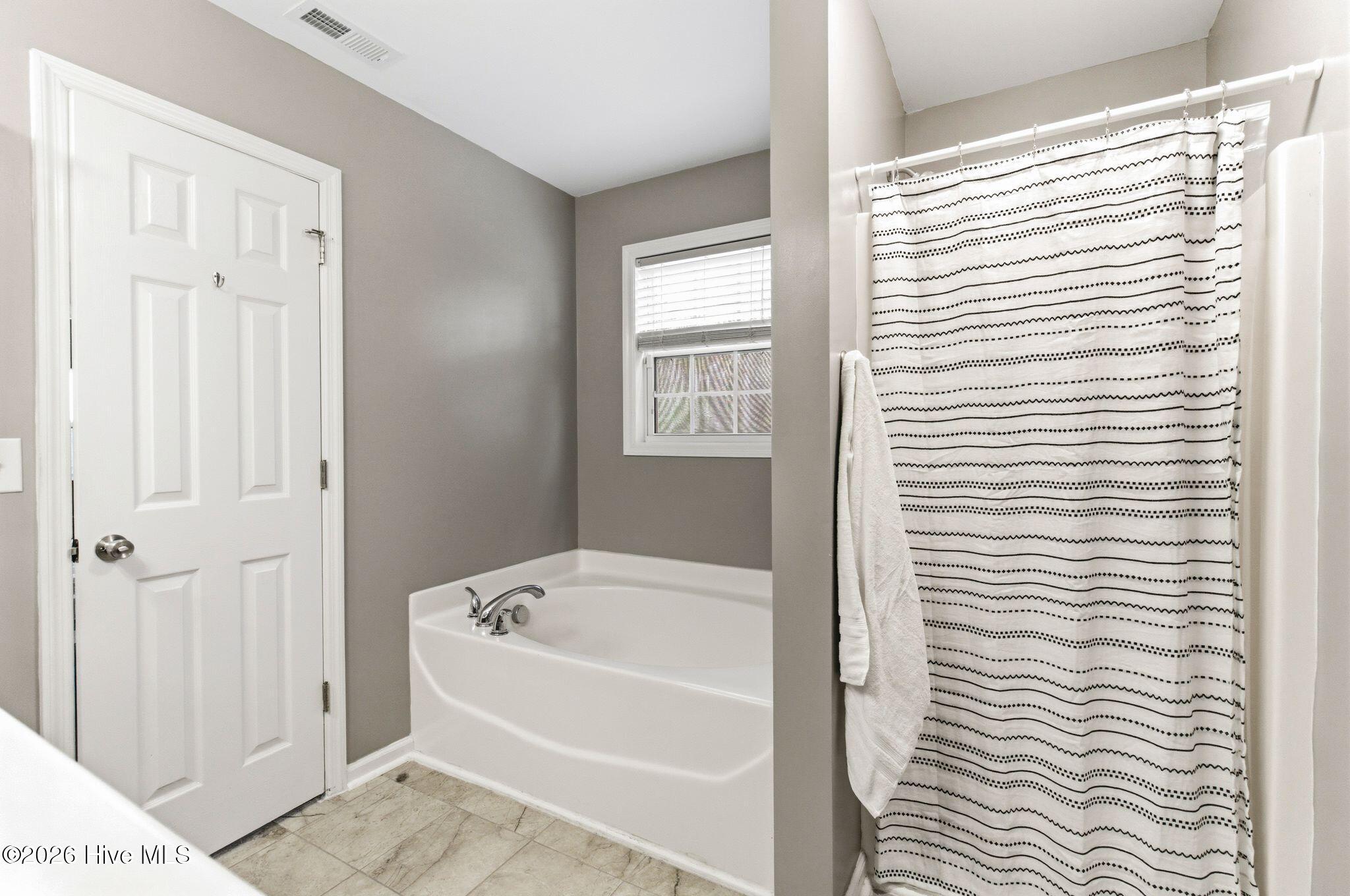 100563637 | Photo 22