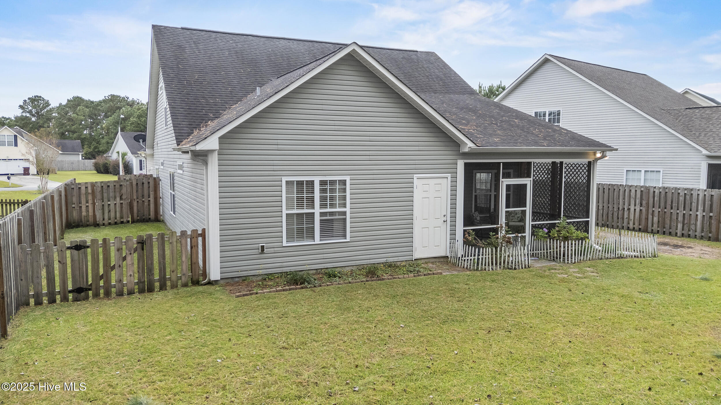 100536590 | Photo 41