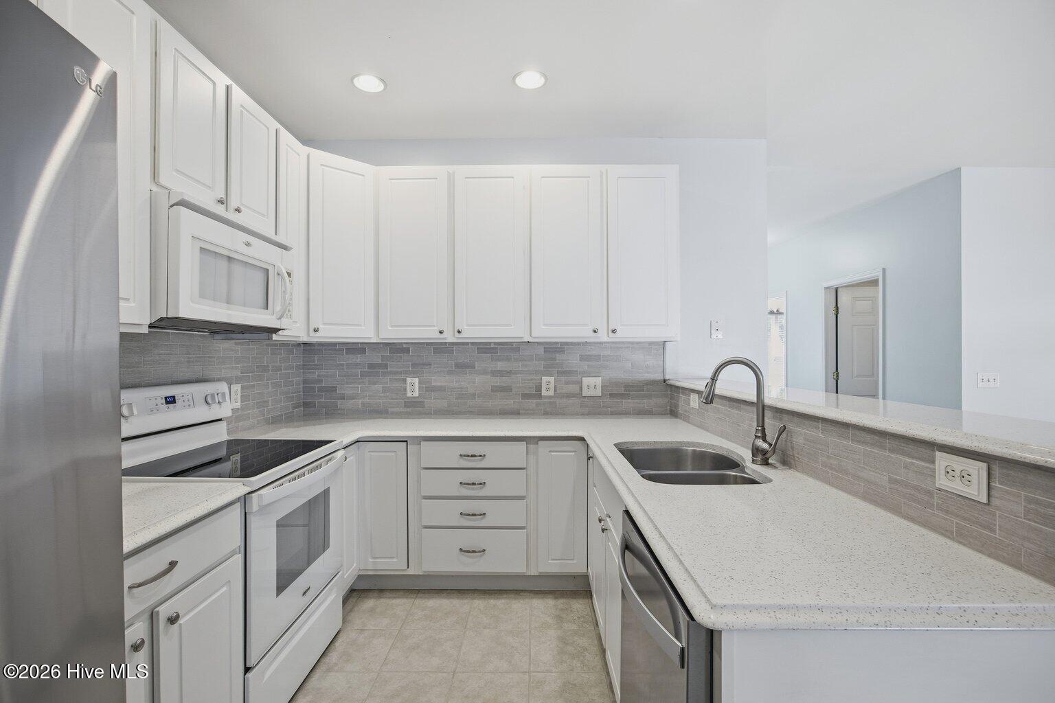 100564958 | Photo 16