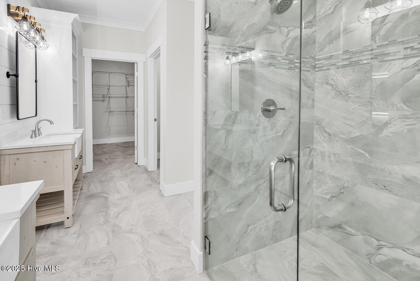 100502261 | Photo 17