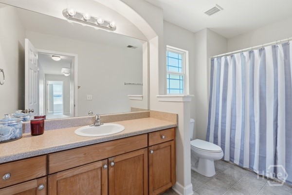 BATHROOM UPSTAIRS