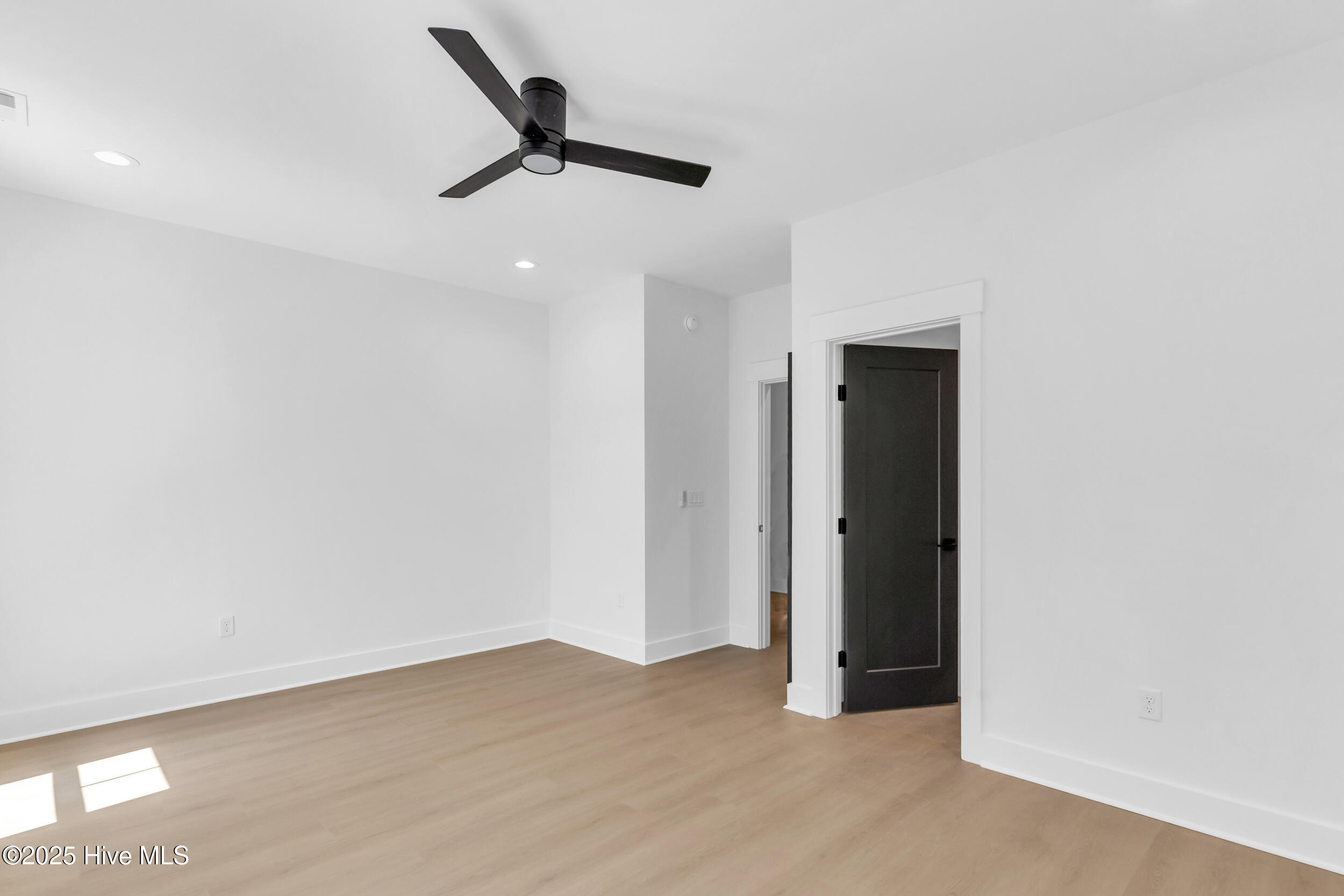 100501521 | Photo 21