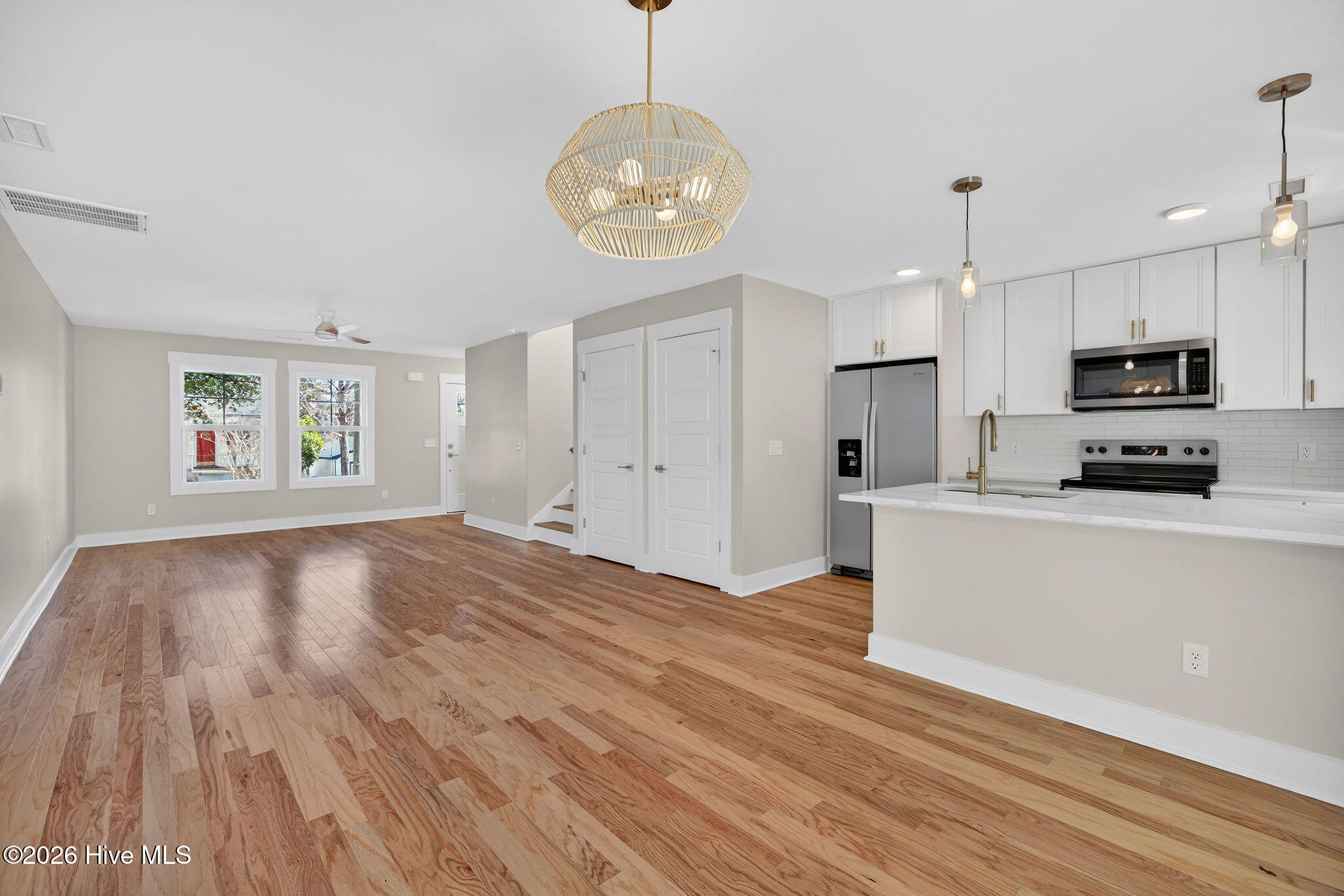 100542142 | Photo 13