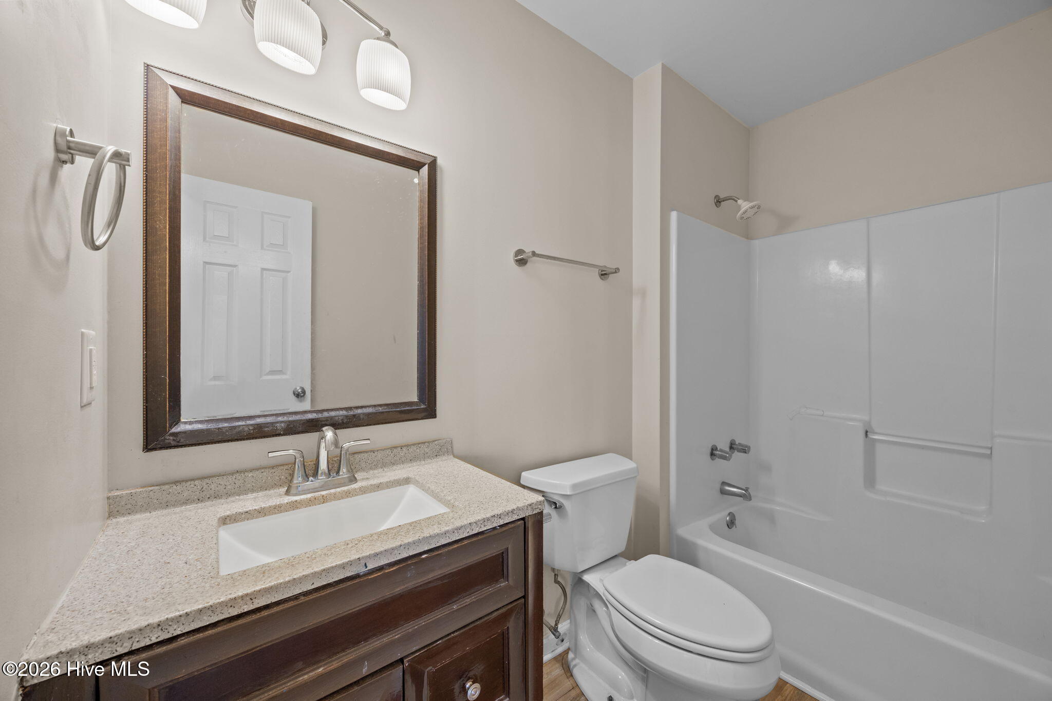 100550569 | Photo 40