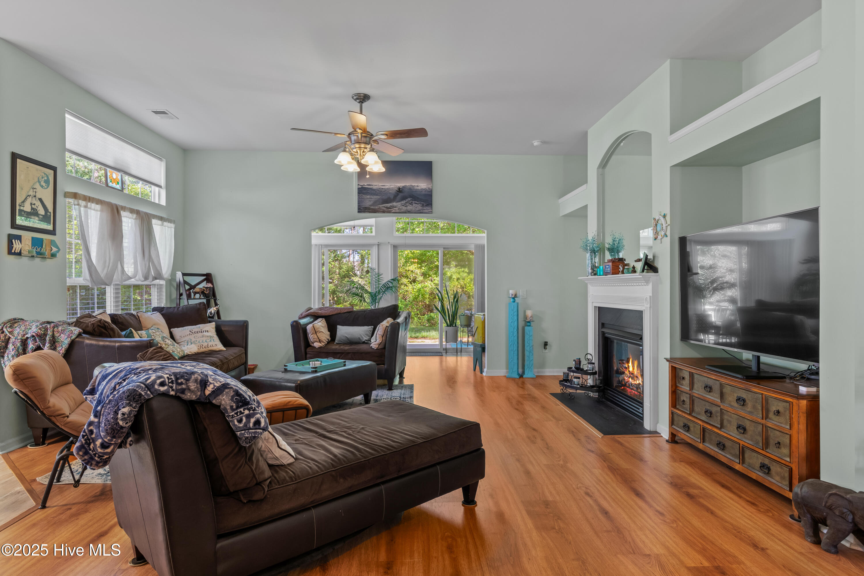 100502471 | Photo 16