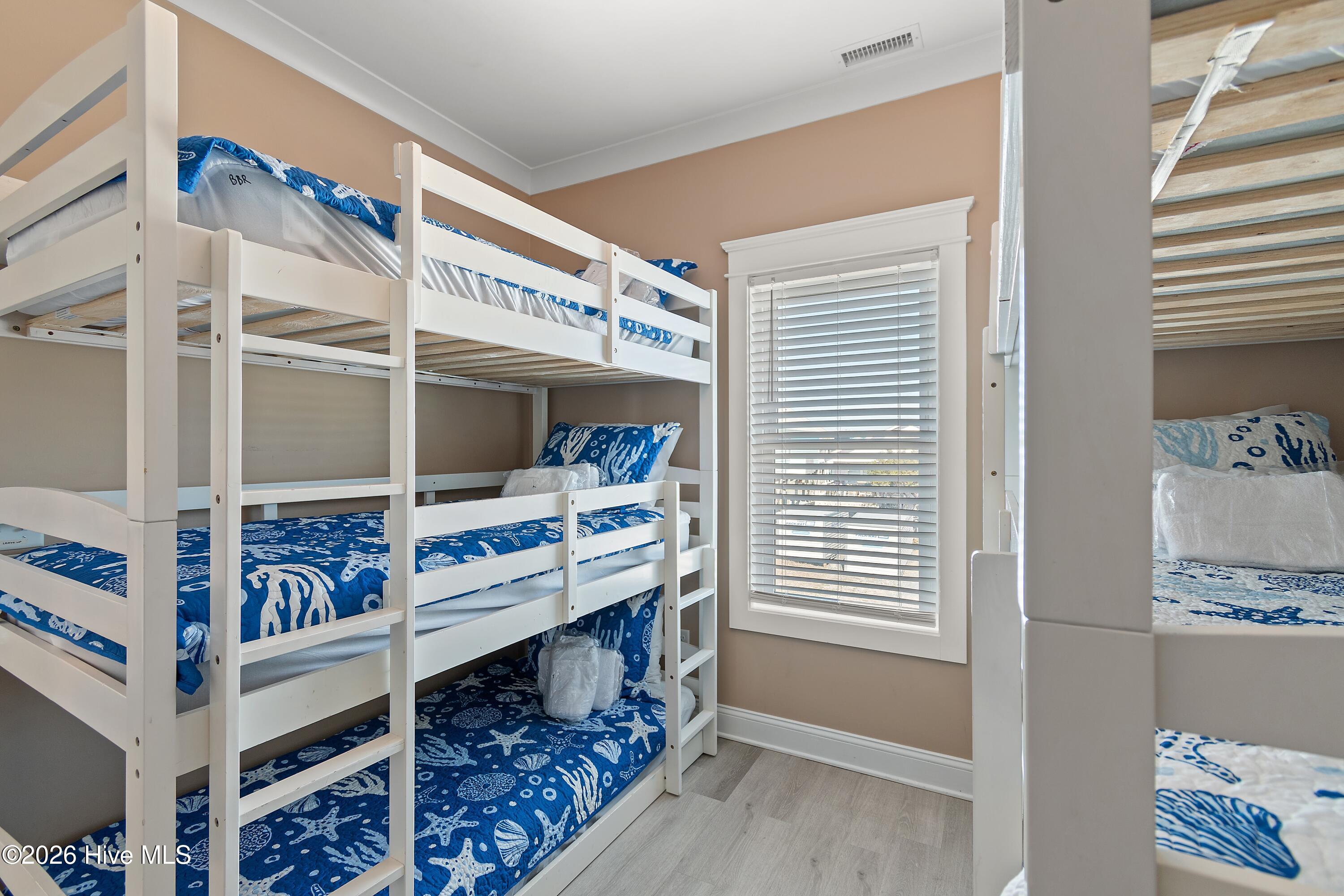 100557175 | Photo 17