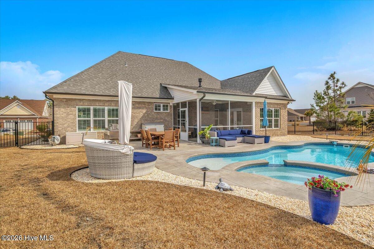 100556210 | Photo 59